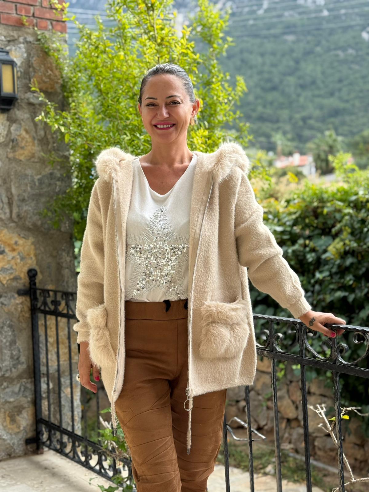 N33035 Abrigo Angora Con Capucha Y Bolsillos Crema