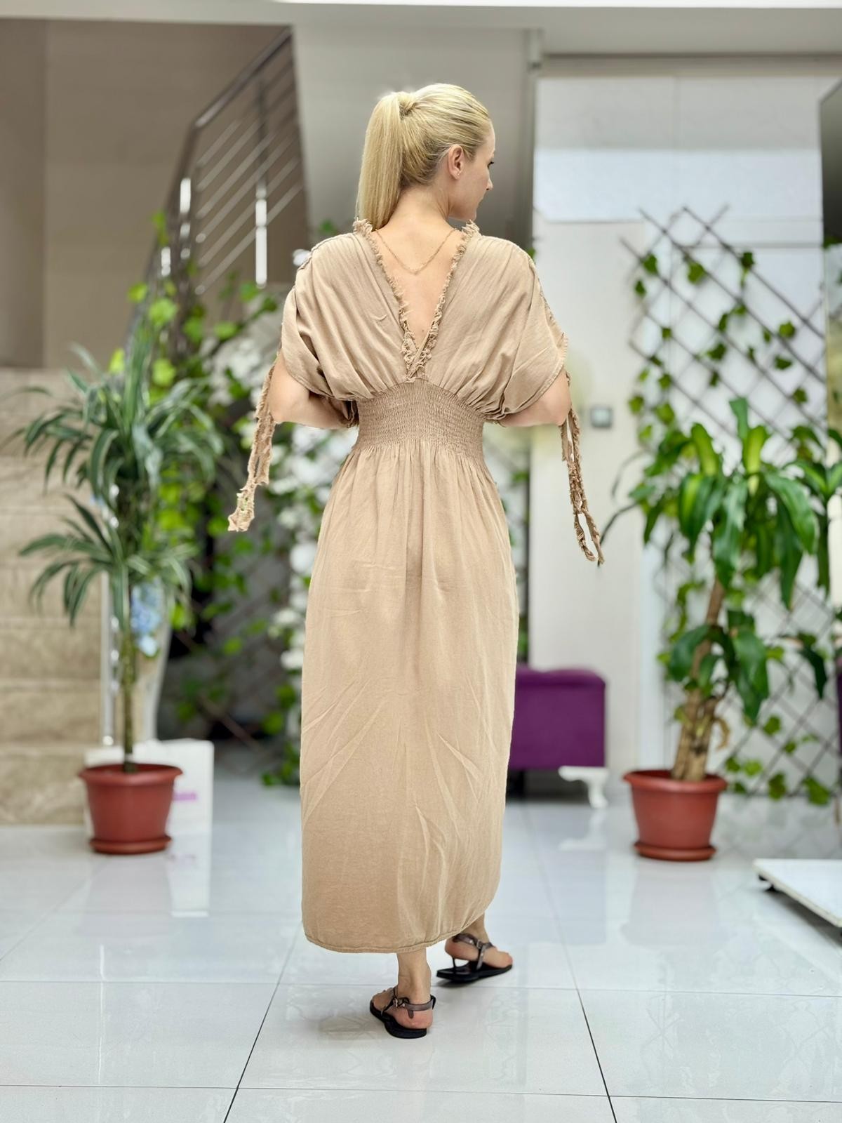 PT242500 Beli Lastikli Yaka Omuz Püsküllü Derin Yırtmaçlı Coton Elbise Camel