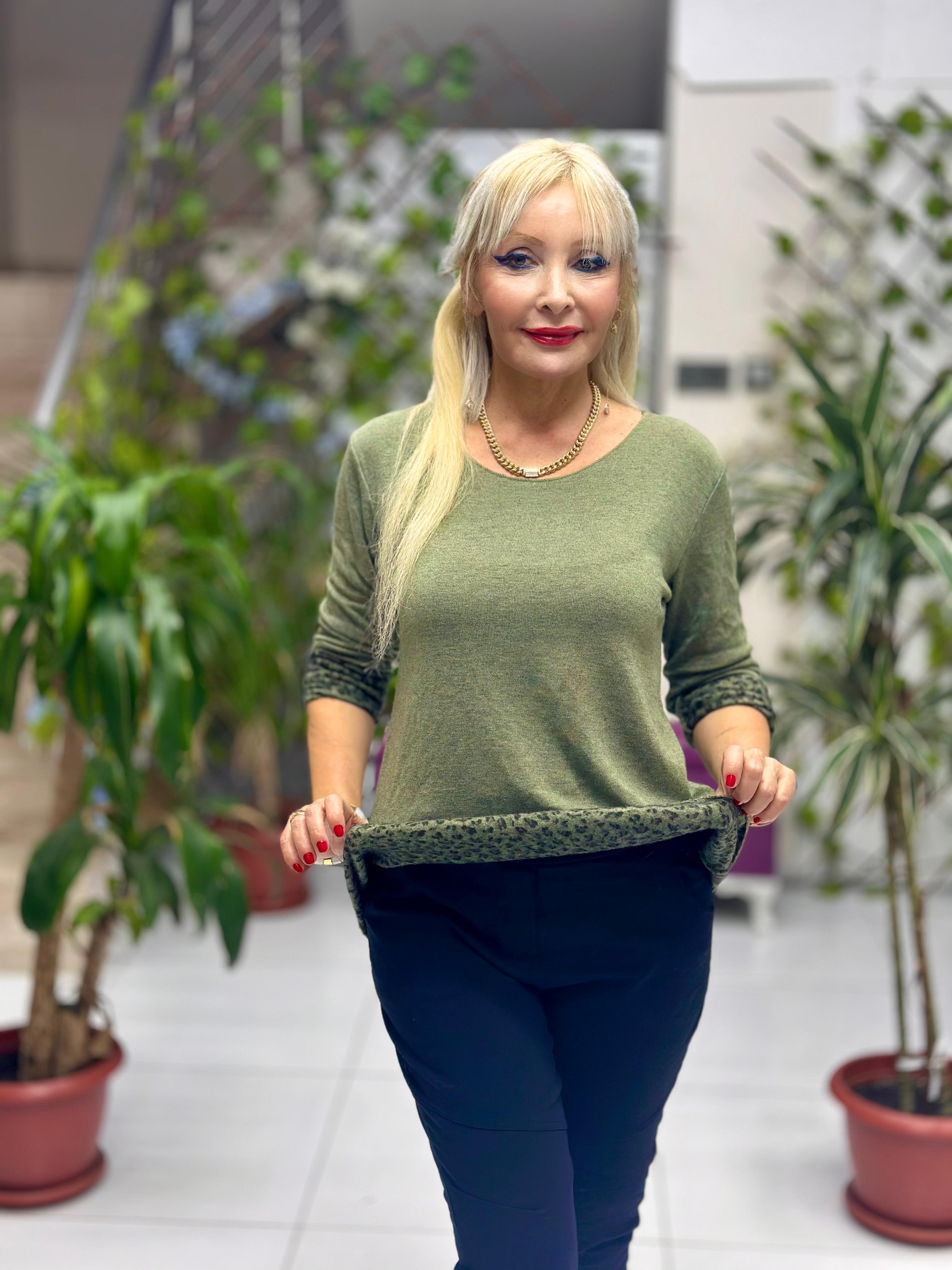 NC1202 İçi Leoparlı Yuvarlak Yaka Triko Küçük Kalıp Bluz Haki