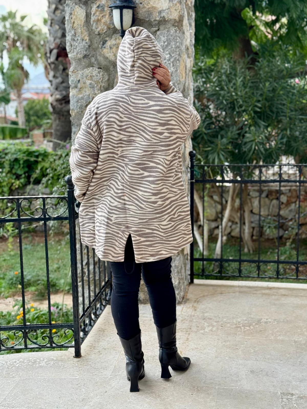 YG10926 Kapişonlu Fermuarlı Zebra Desen İtalyan Keçe Kaban