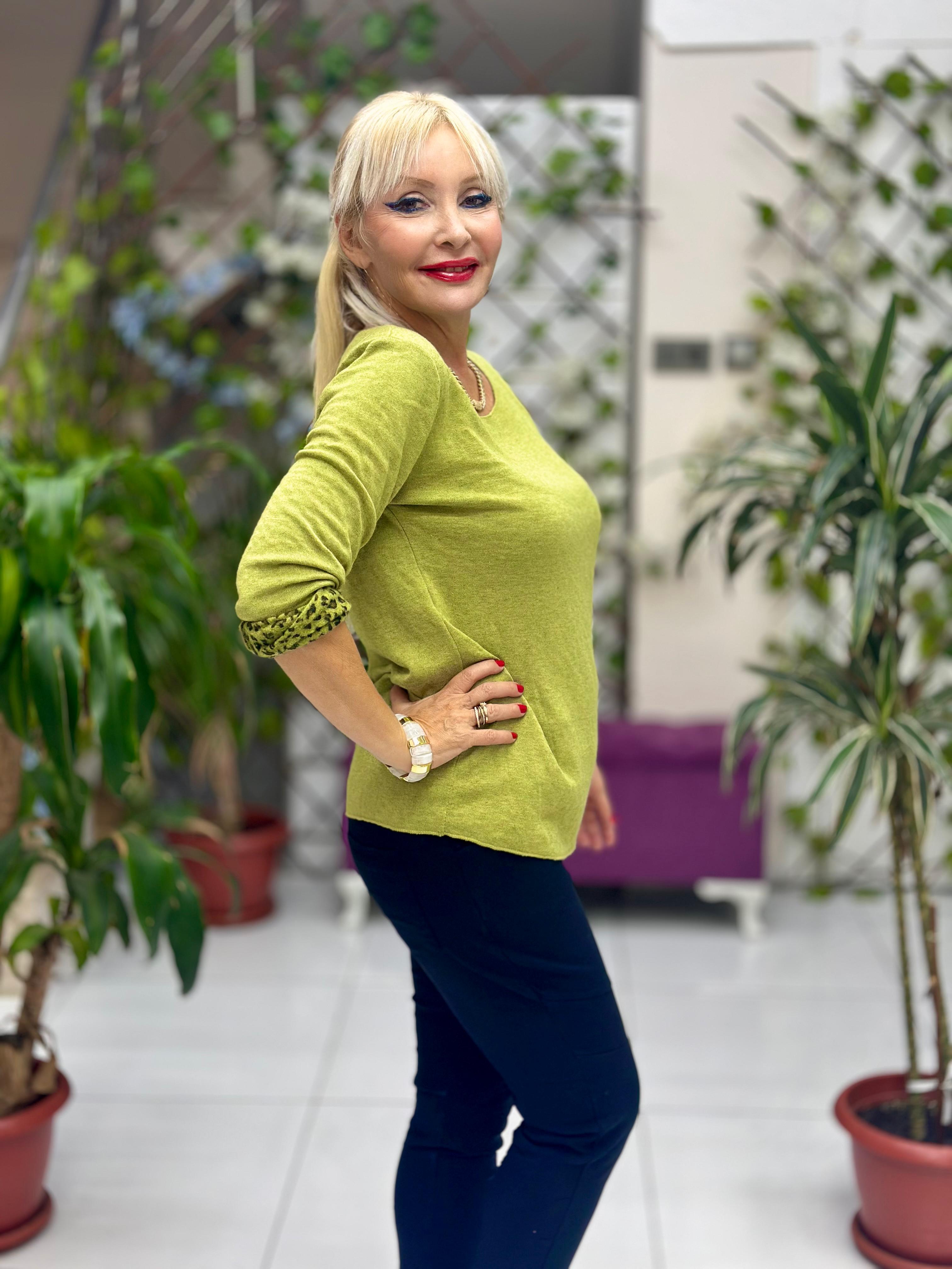 NC218181 İçi Leoparlı Yuvarlak Yaka Triko Büyük Kalıp Bluz Fıstık