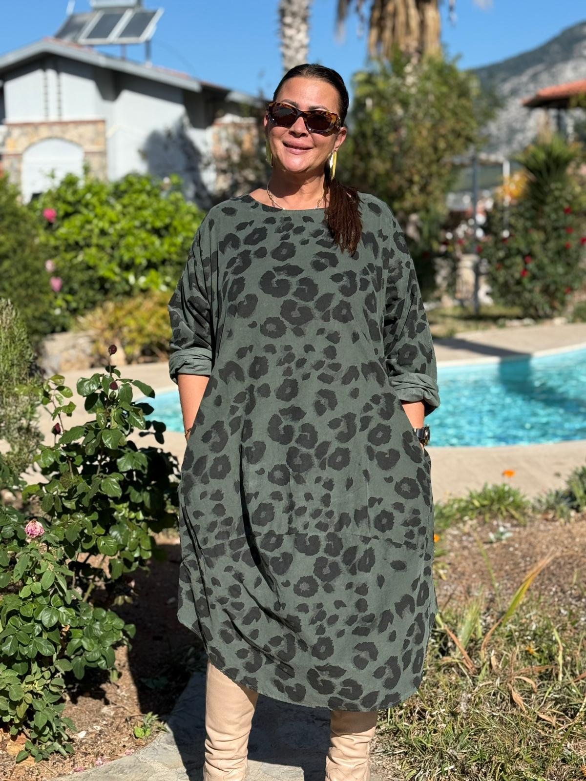 YG12231 Leopar Desenli İtalyan Kadife Elbise Haki