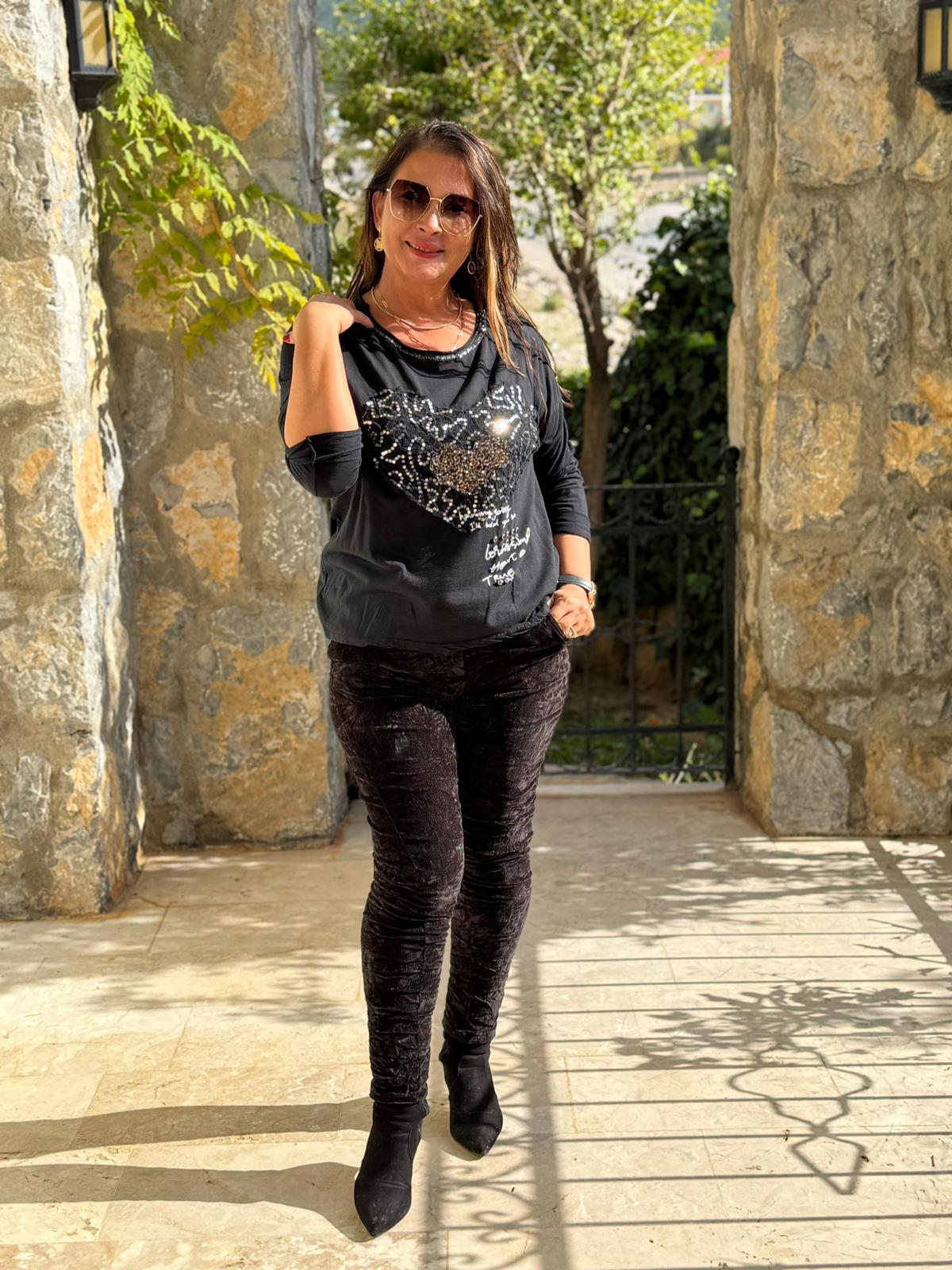 YG42030 Kalp Desenli Pullu İtalyan Triko Bluz Siyah