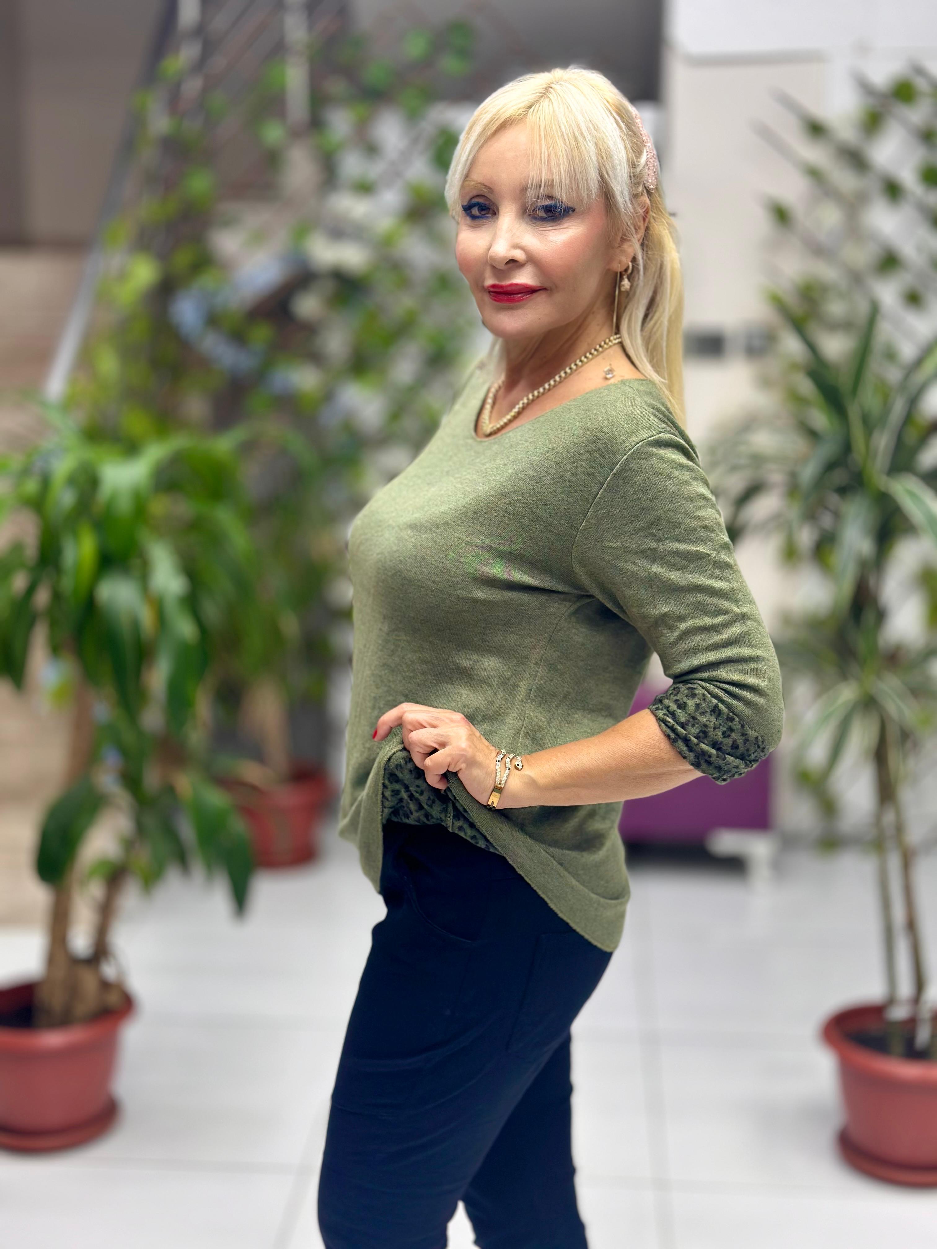 NC1202 İçi Leoparlı Yuvarlak Yaka Triko Küçük Kalıp Bluz Haki