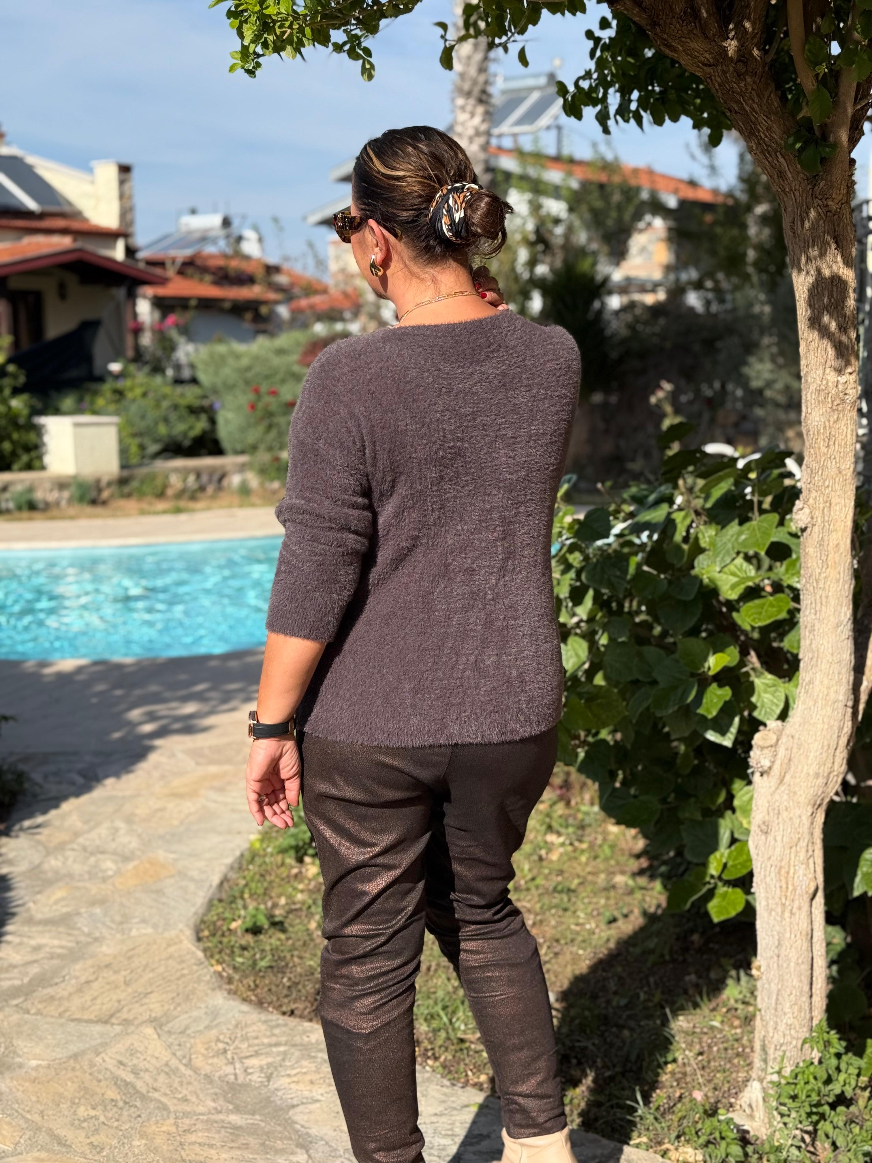 YG24029 İtalyan V Yaka Peluş Angora Kazak Kahverengi