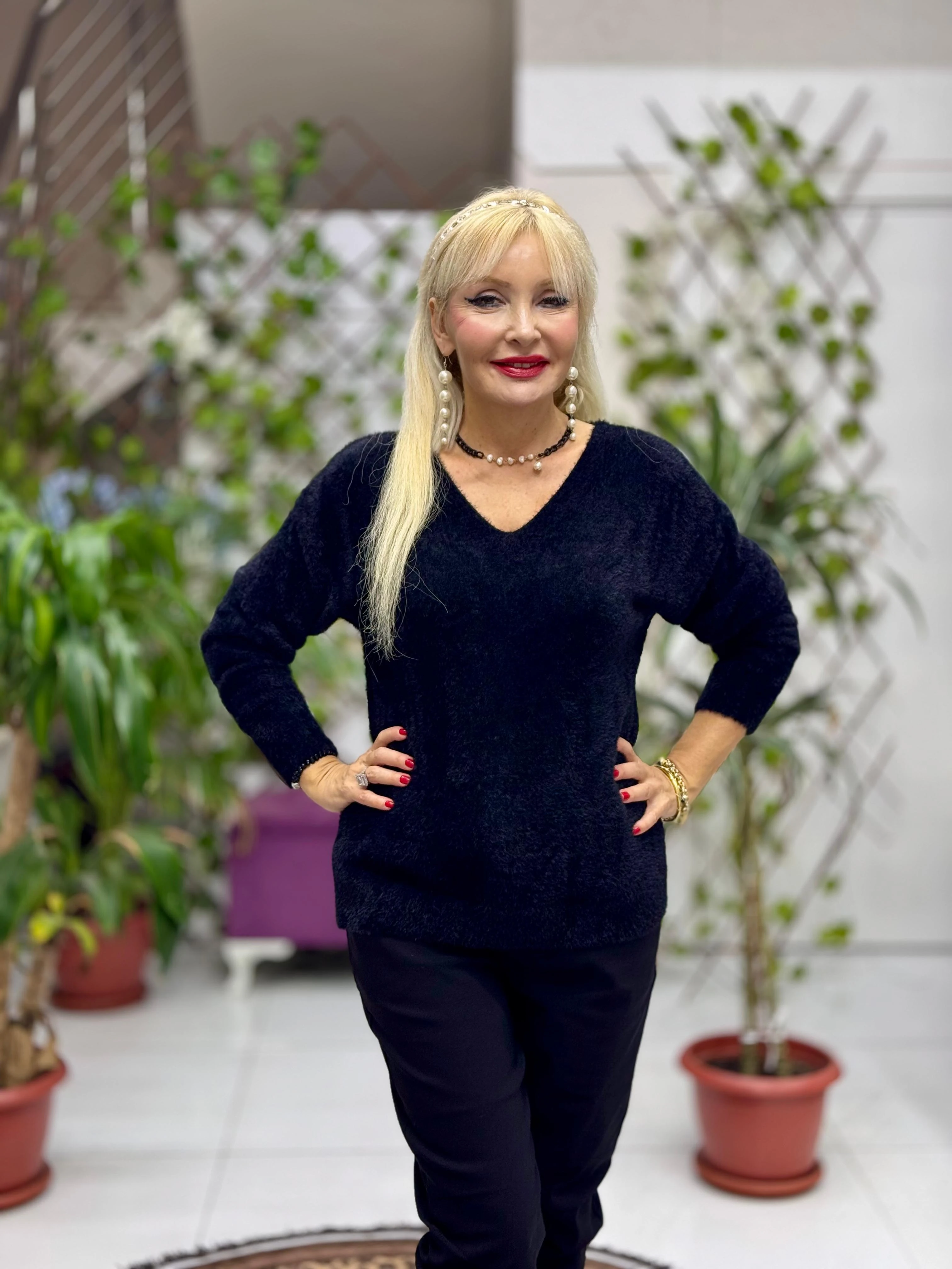 YG24029 İtalyan V Yaka Peluş Angora Kazak Siyah