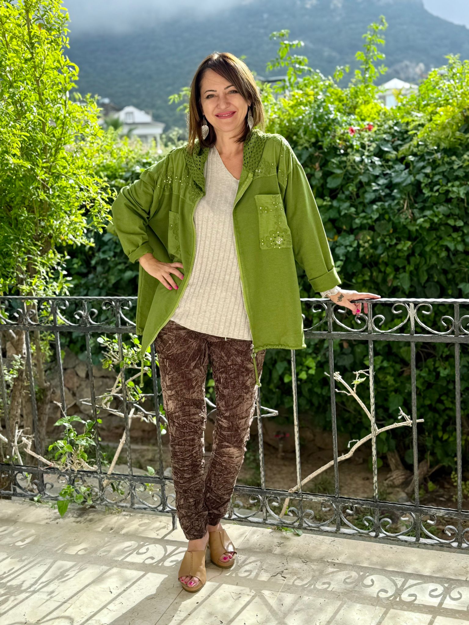 YG11344 Kapişonlu Güpürlü İtalyan Pulpayetli Ceket Yeşil