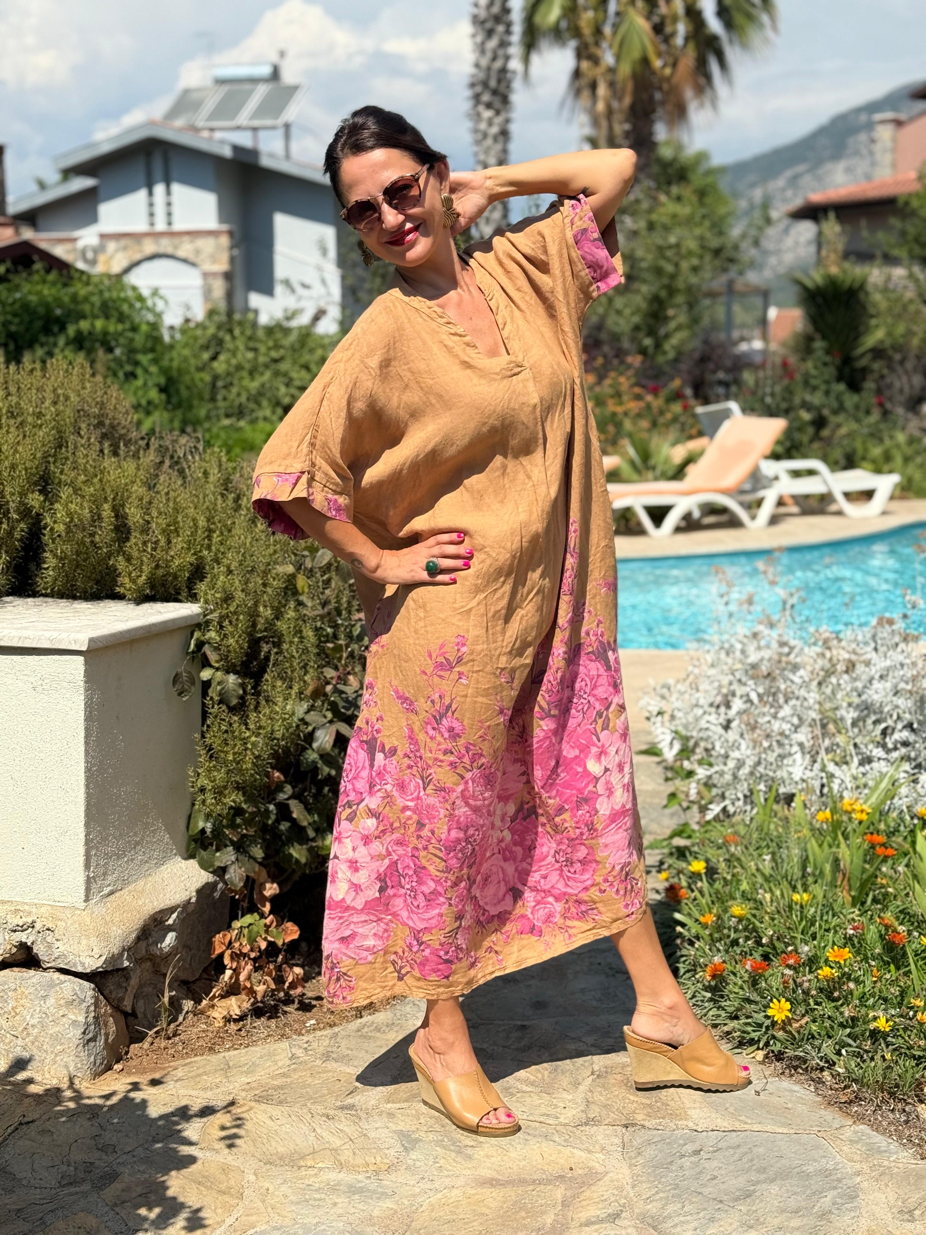 YG205050 İtalyan V Yaka Çiçekli Keten Elbise Camel
