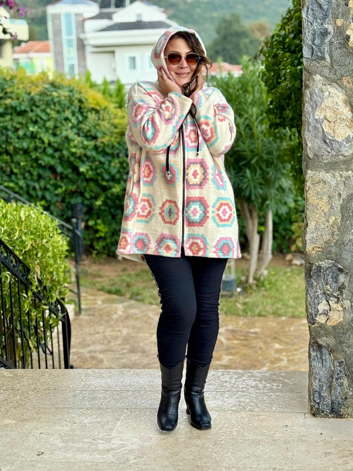 YG10926 Kapişonlu Fermuarlı Kilim Desen İtalyan Keçe Kaban