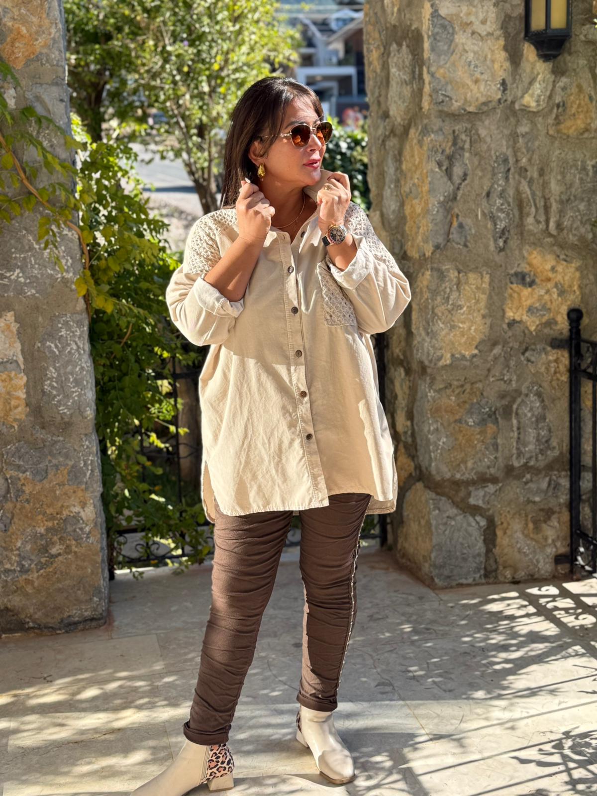 YG11439 Omuz ve Cep Detaylı İtalyan Kadife Gömlek Krem