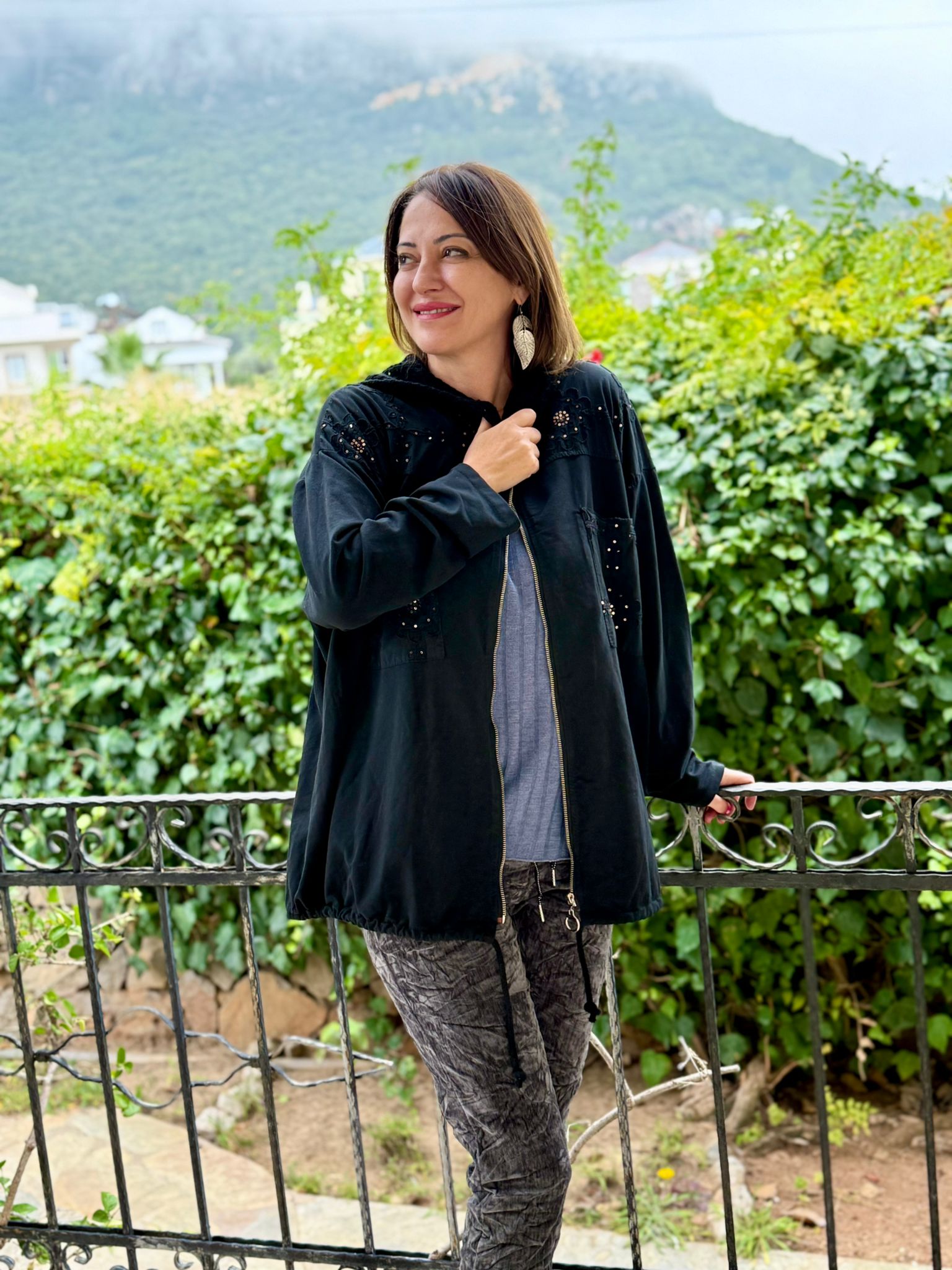 YG11344 Kapişonlu Güpürlü İtalyan Pulpayetli Ceket Siyah