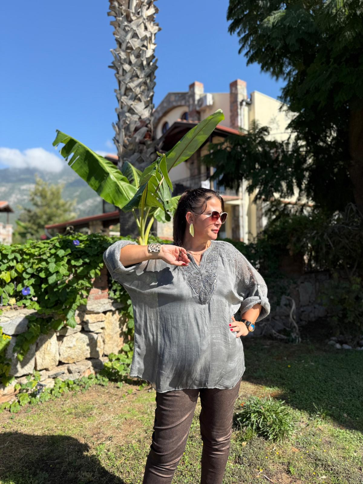 NC1868 Pul Payetli Omuz Dantelli İpek Triko İtalyan Bluz Füme