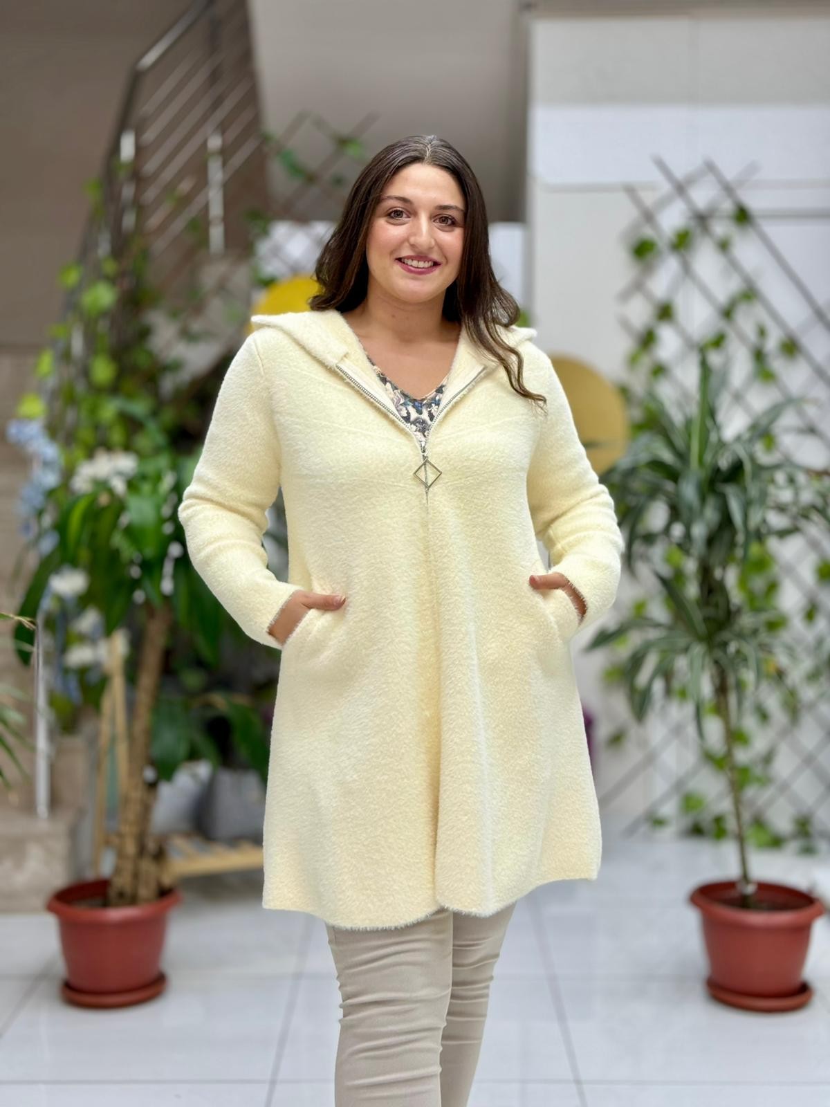 N33035 Abrigo Angora Con Capucha Y Bolsillos Crema