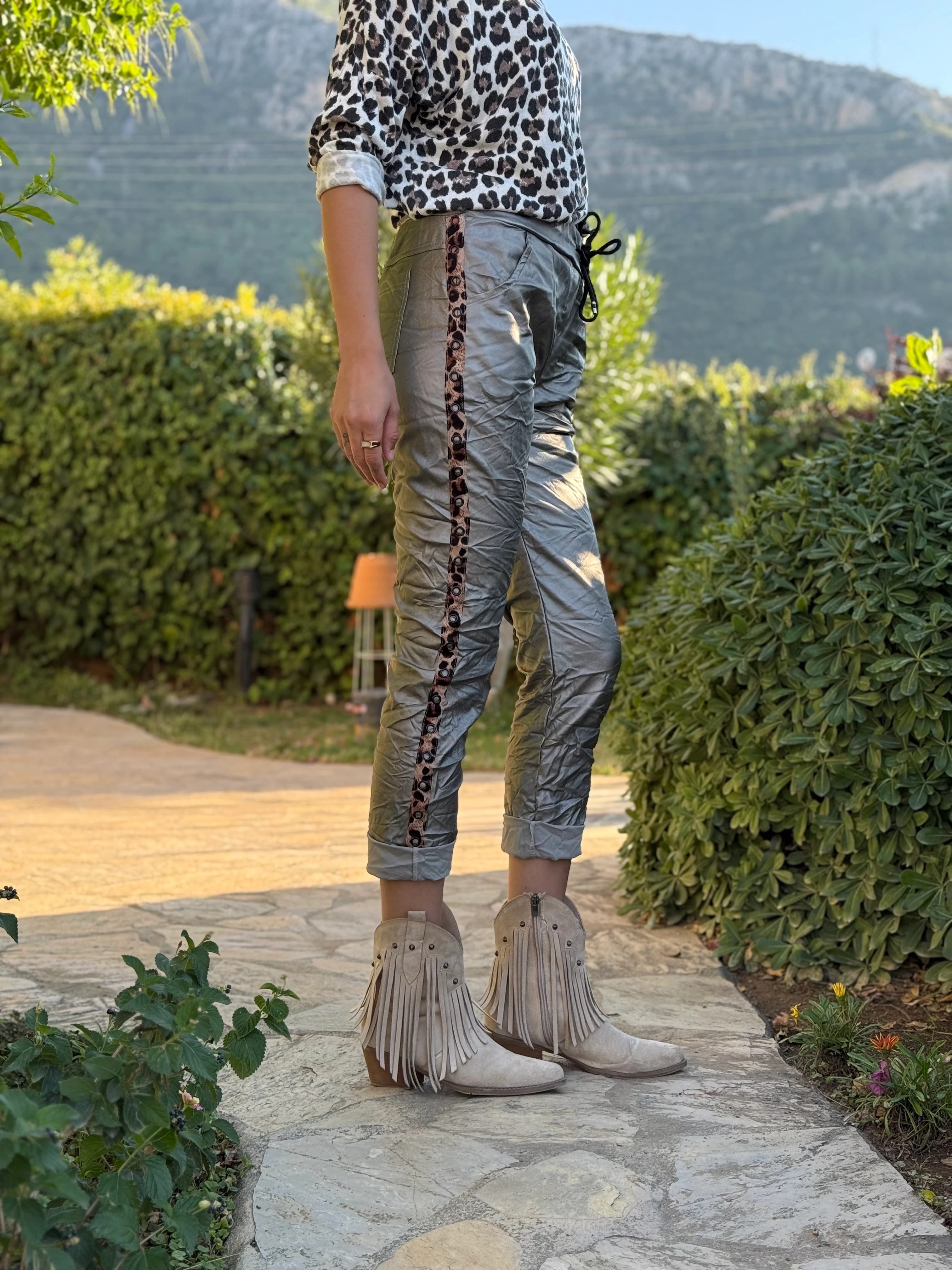 NC21970 İtalyan Yanlar Leopar Detay Zımbalı Deri Pantolon Gri