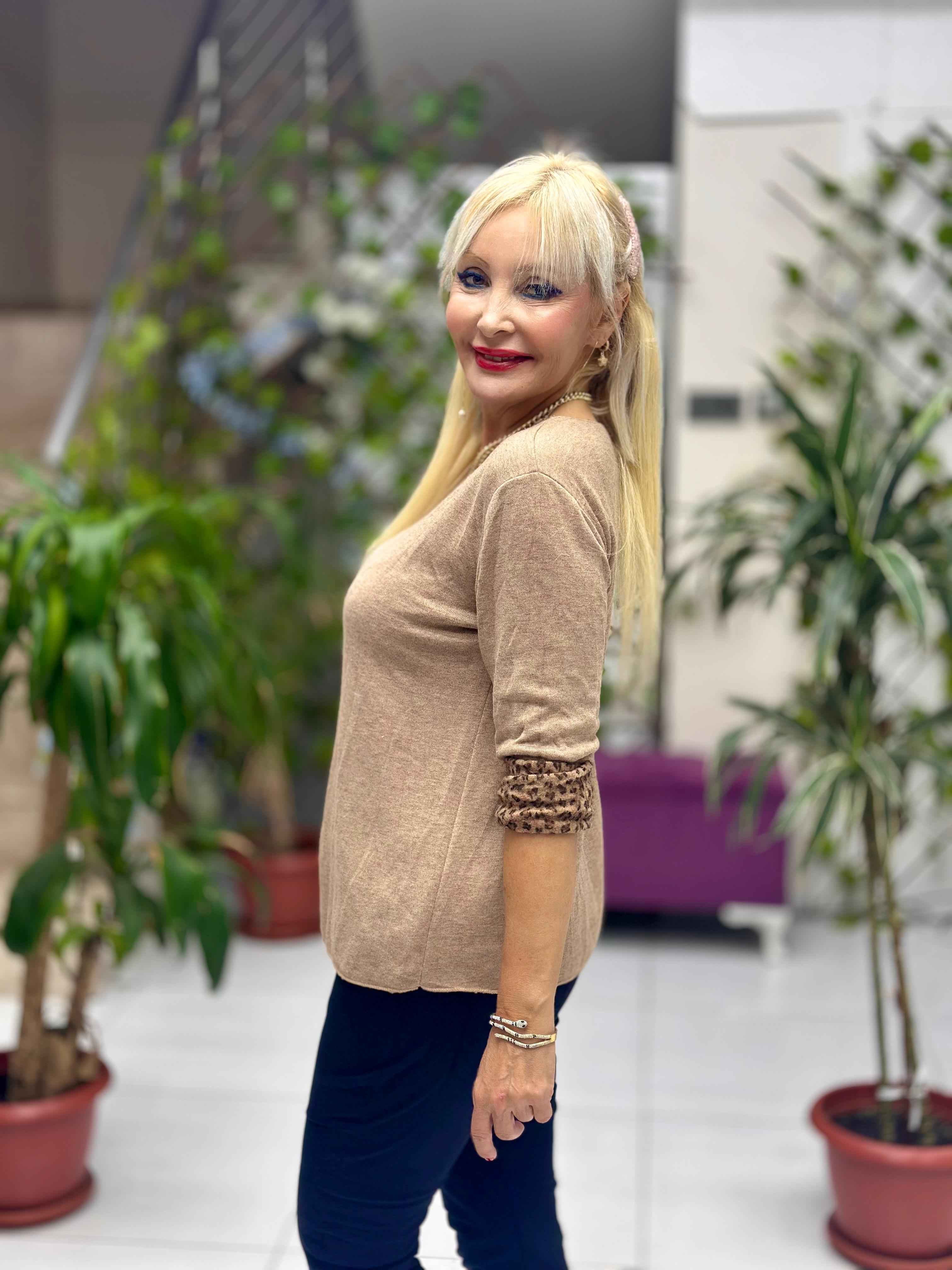 NC218181 İçi Leoparlı Yuvarlak Yaka Triko Büyük Kalıp Bluz Camel