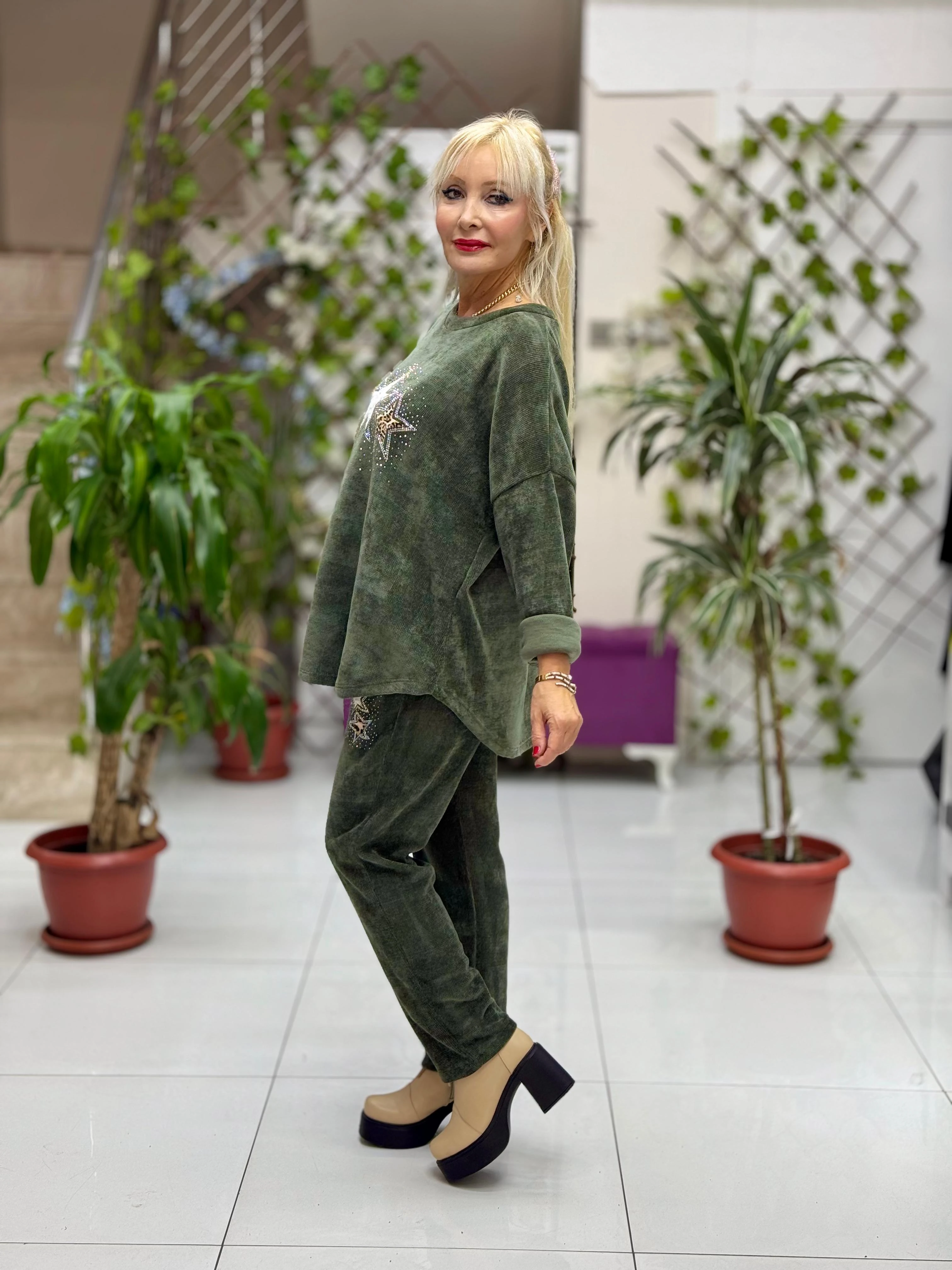 NC23081 Yıldız Desenli Taşlı İtalyan Kadife Takım Yeşil