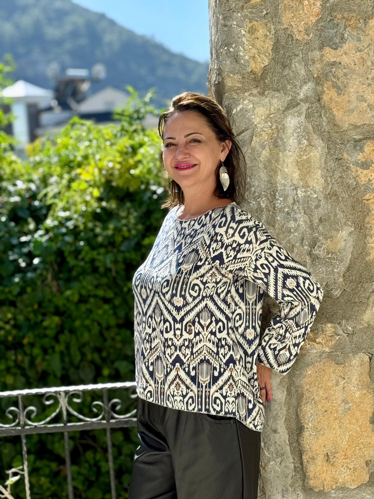 YG6263 Kayık Yaka Otantik Desen İtalyan Triko Bluz Mavi