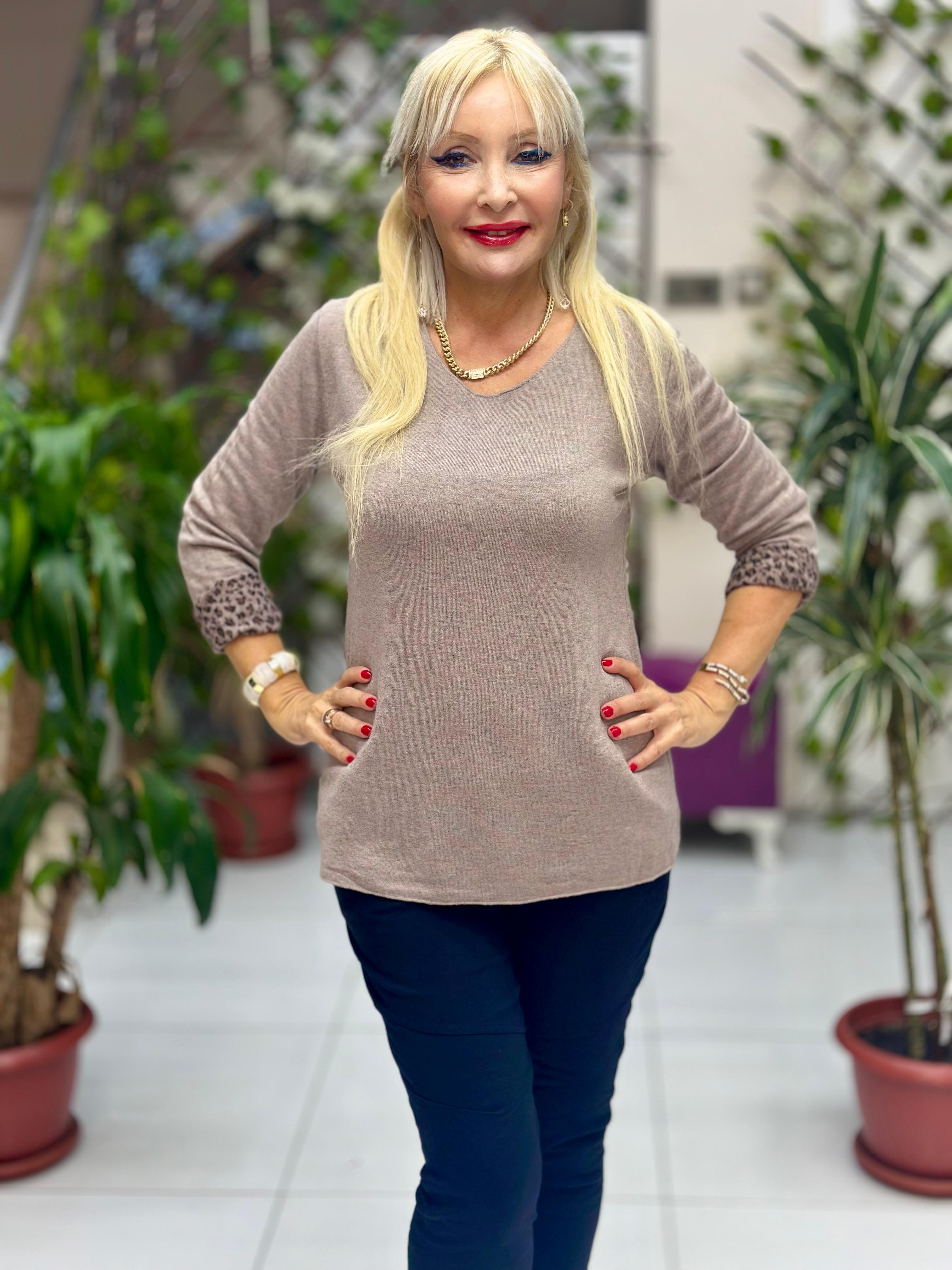 NC1202 İçi Leoparlı Yuvarlak Yaka Triko Küçük Kalıp Bluz Vizon