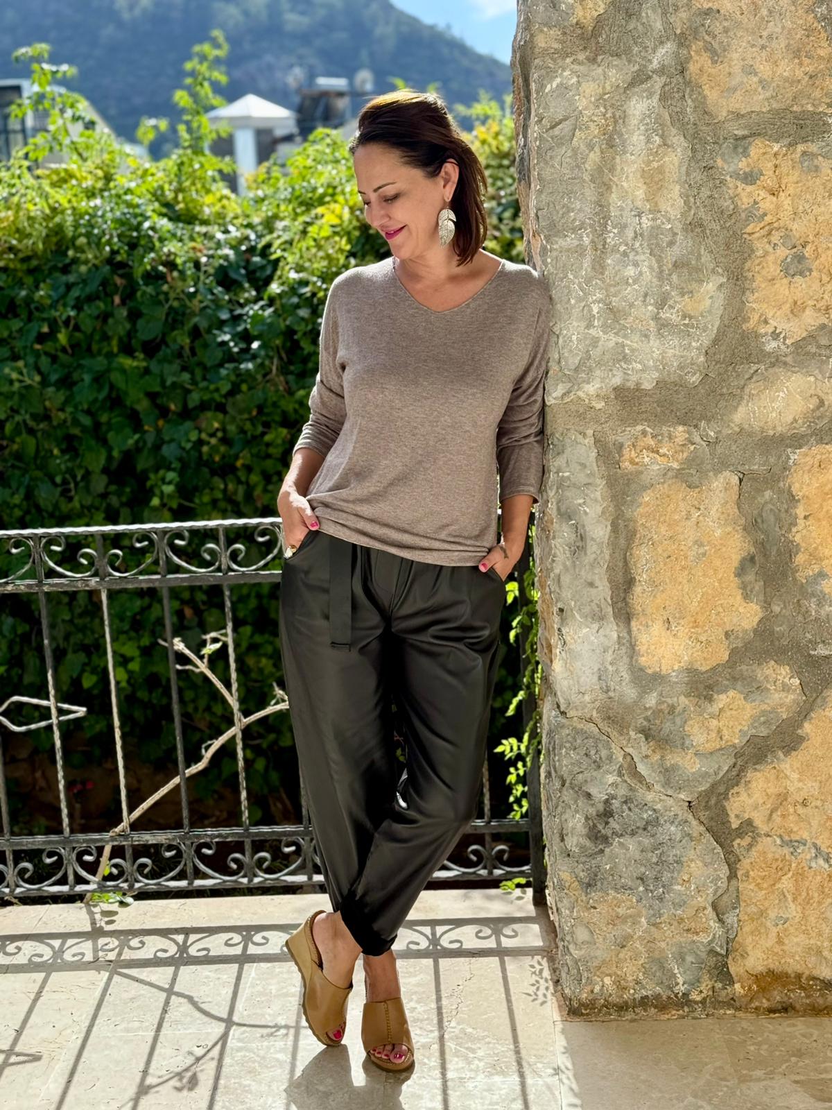 YG5901 İçi Çiçekli V Yaka İtalyan Triko Bluz Vizon