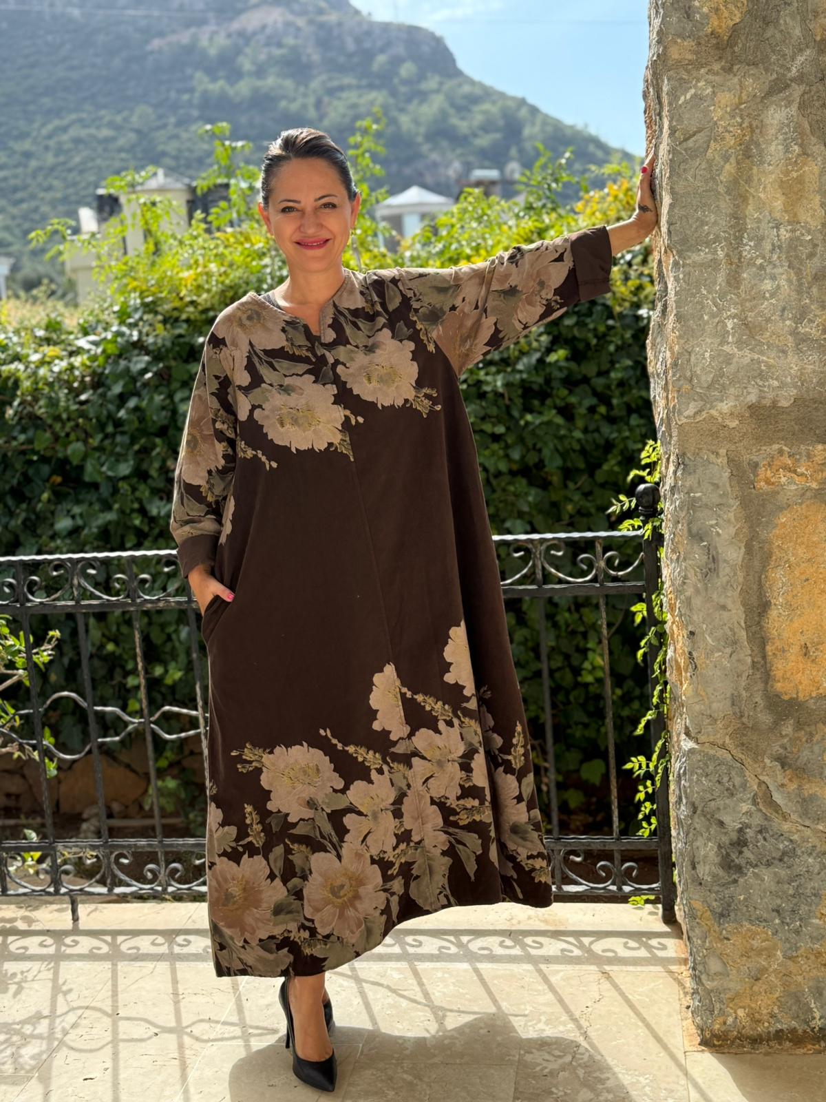 YG10392 Çiçek Desen İtalyan Kadife Elbise Kahverengi