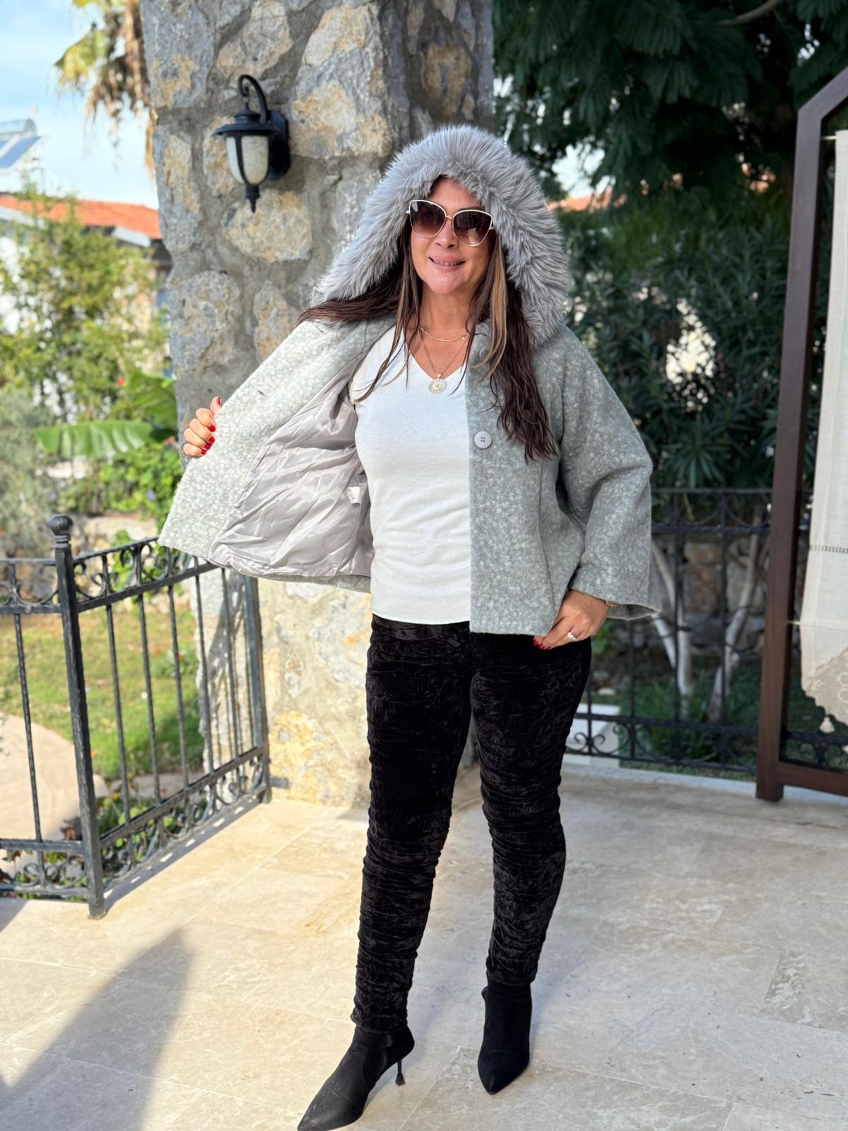 YG9190 Kürklü Düğmeli İtalyan Keçe Panço Ceket Gri