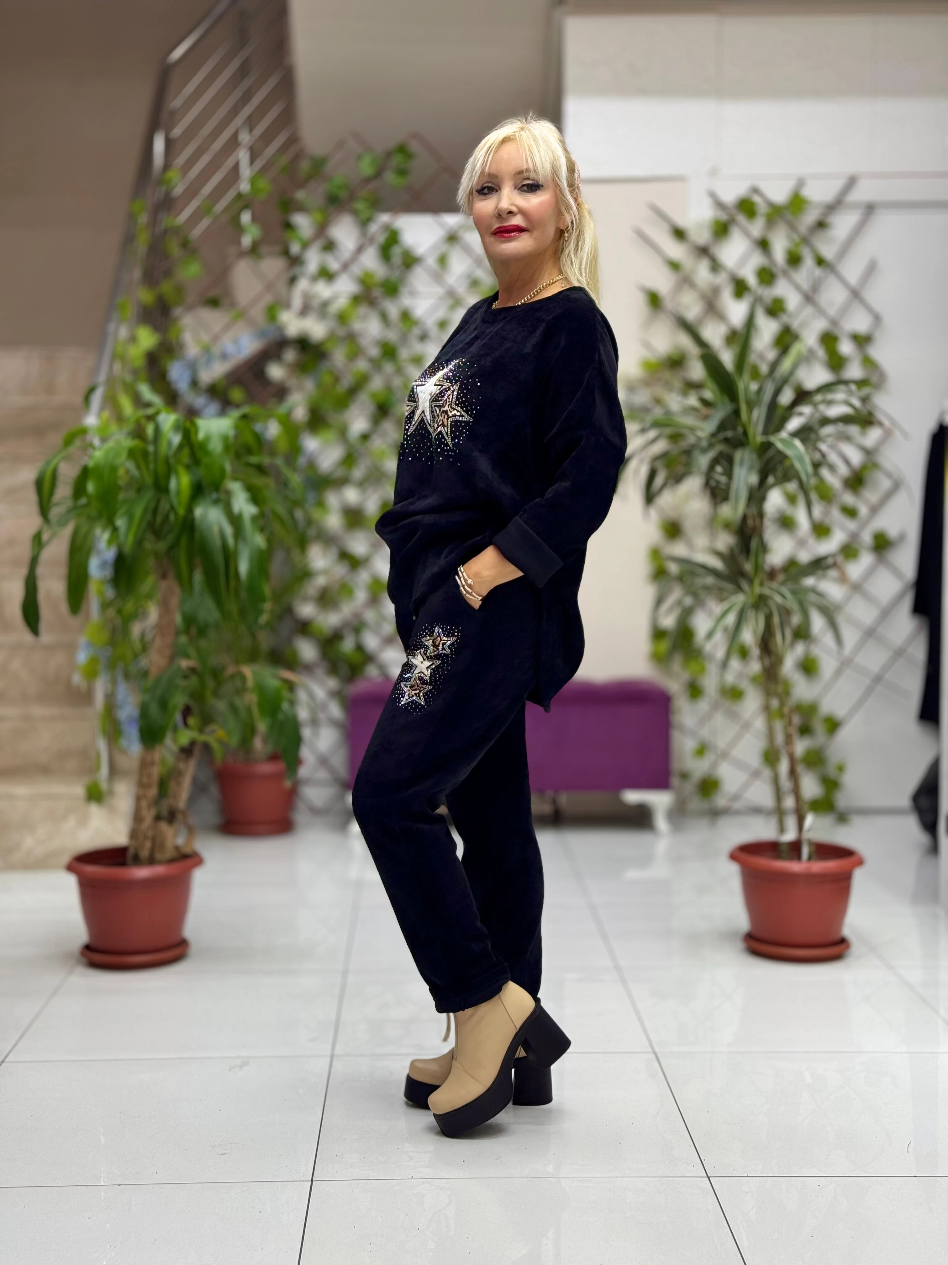 NC23081 Yıldız Desenli Taşlı İtalyan Kadife Takım Siyah