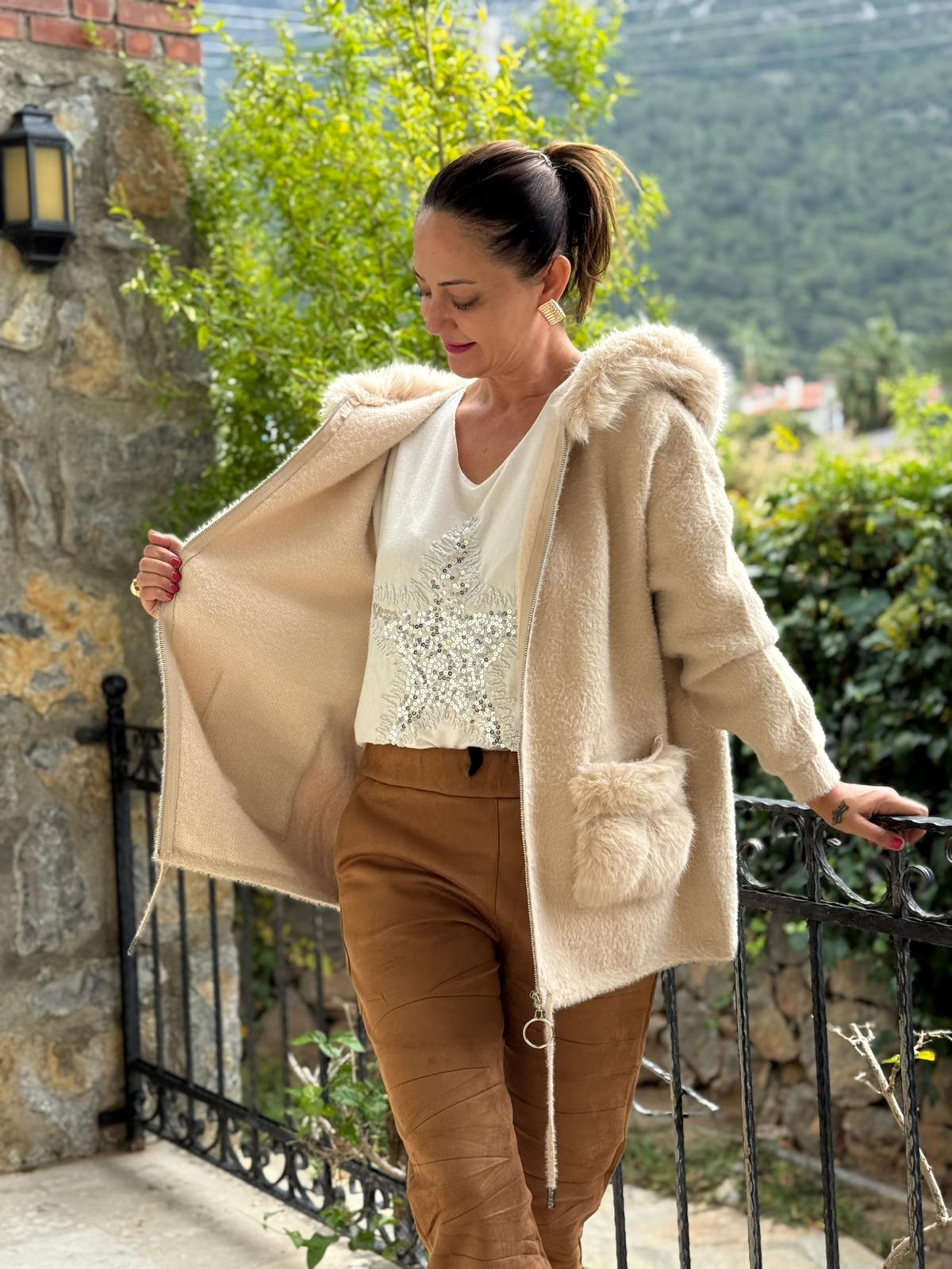 N33035 Abrigo Angora Con Capucha Y Bolsillos Crema