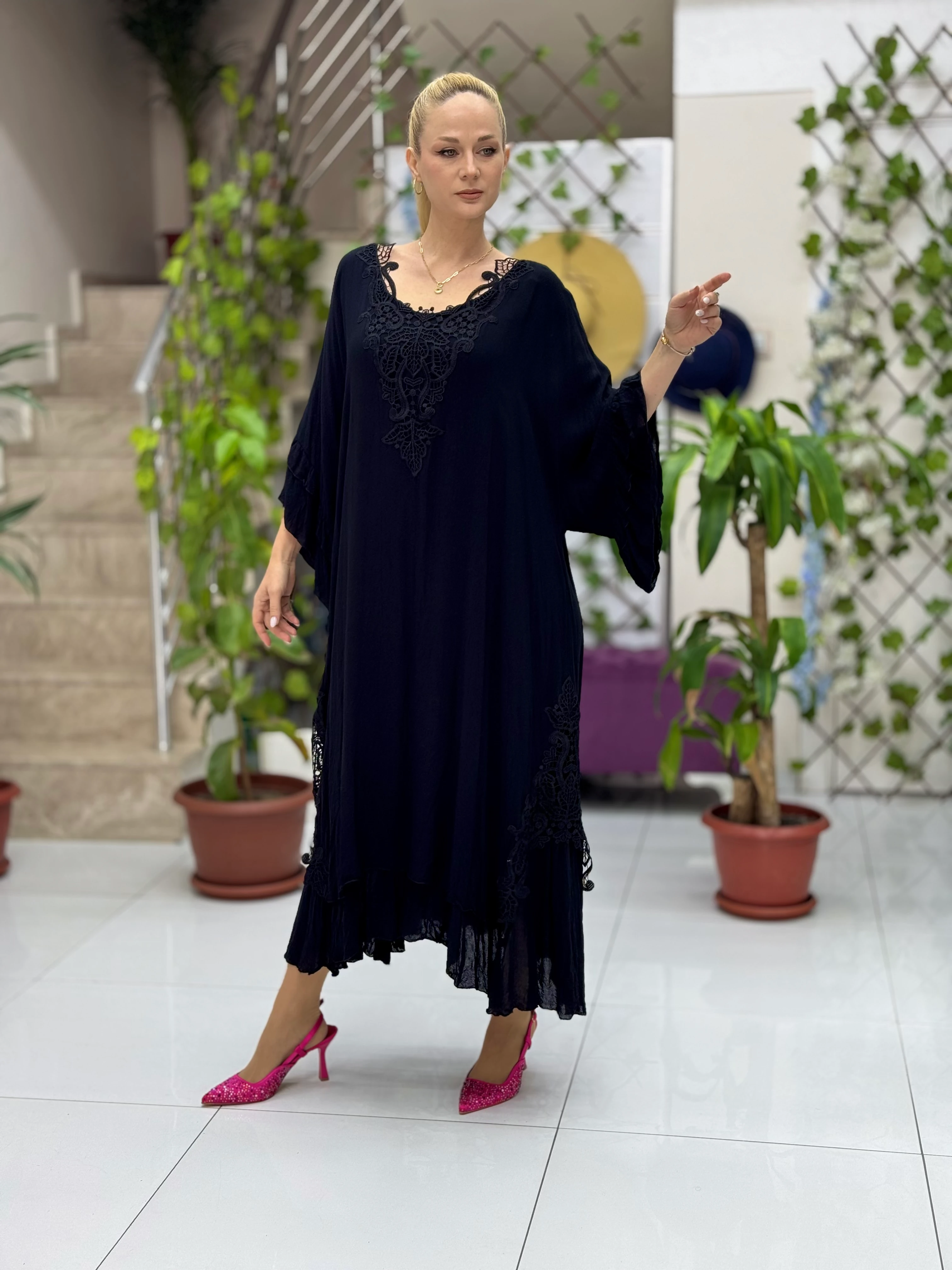 M4125 Vestido Voile De Encaje Cuello Y Falda Negro