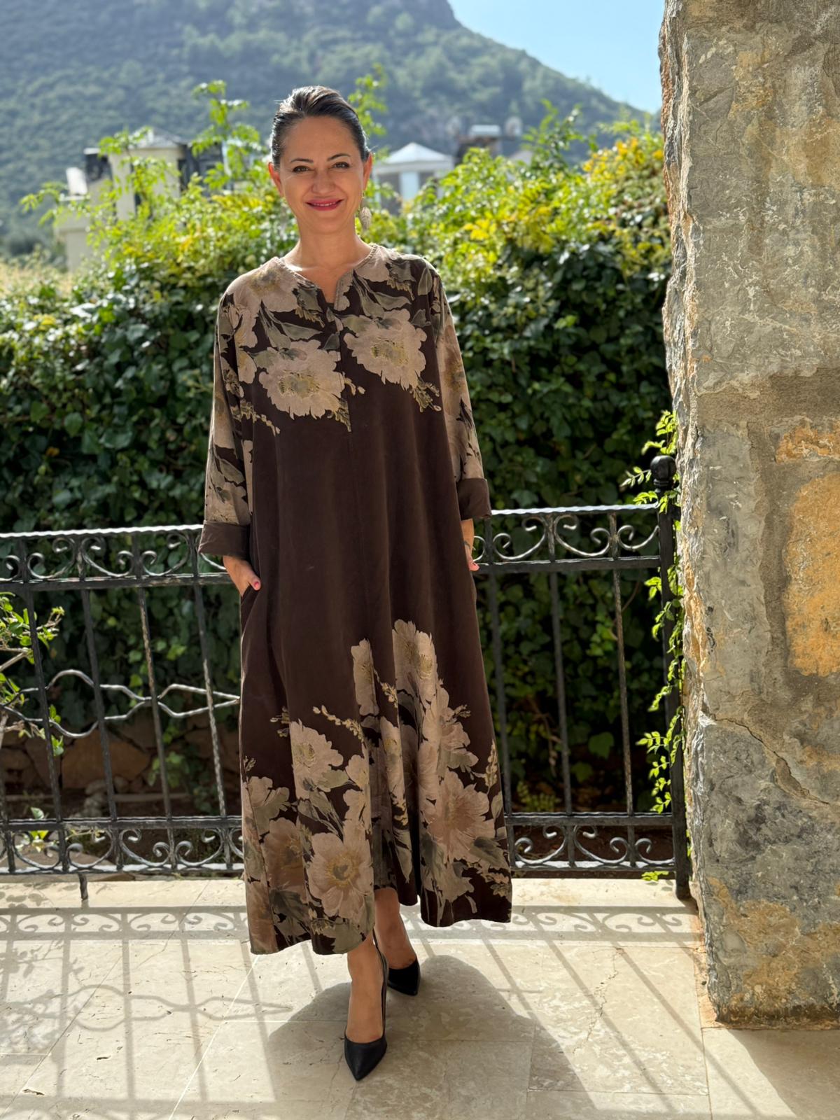 YG10392 Çiçek Desen İtalyan Kadife Elbise Kahverengi