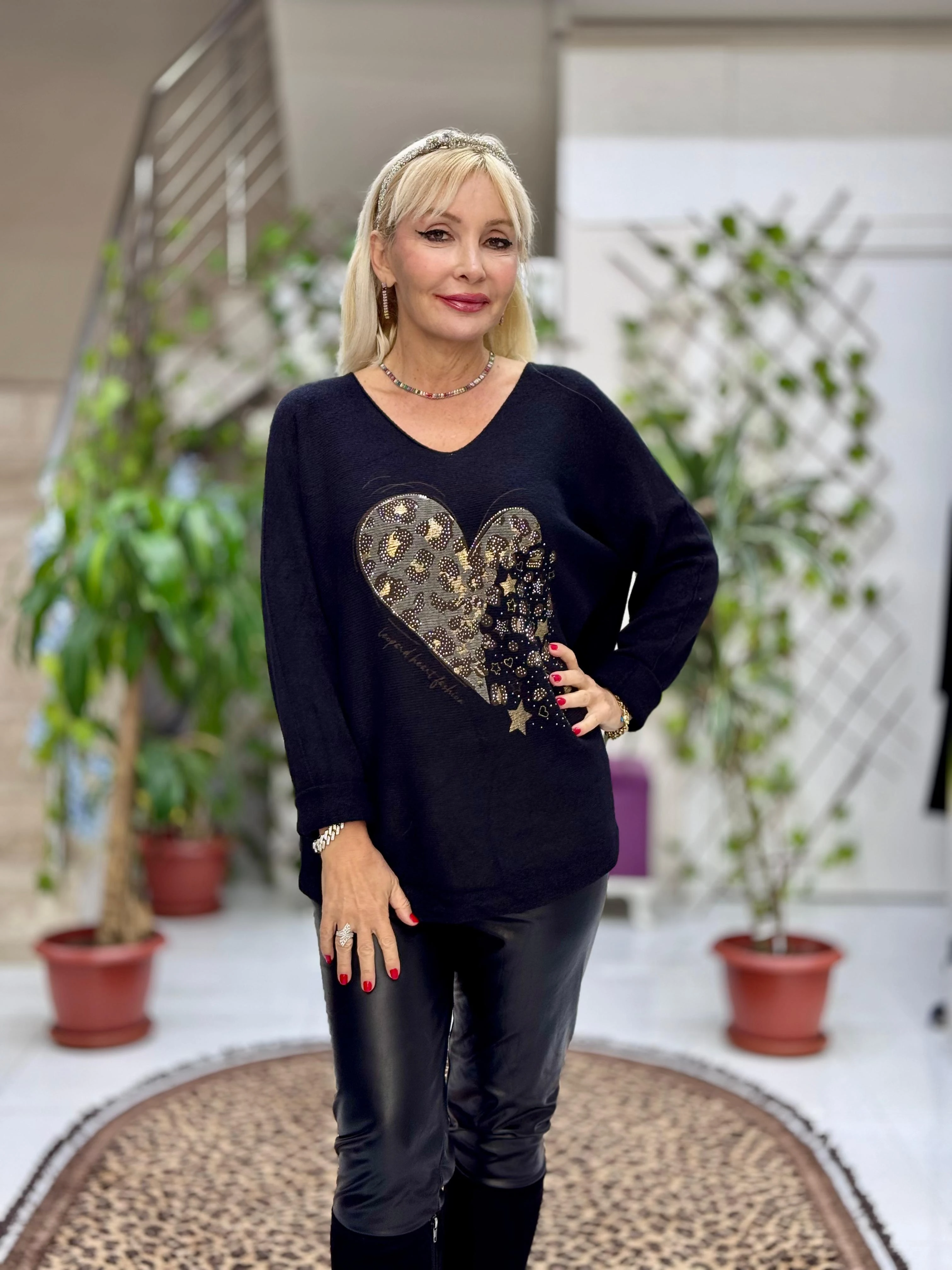 YG8023 Kalp Desenli Taşlı İtalyan Triko Bluz Siyah