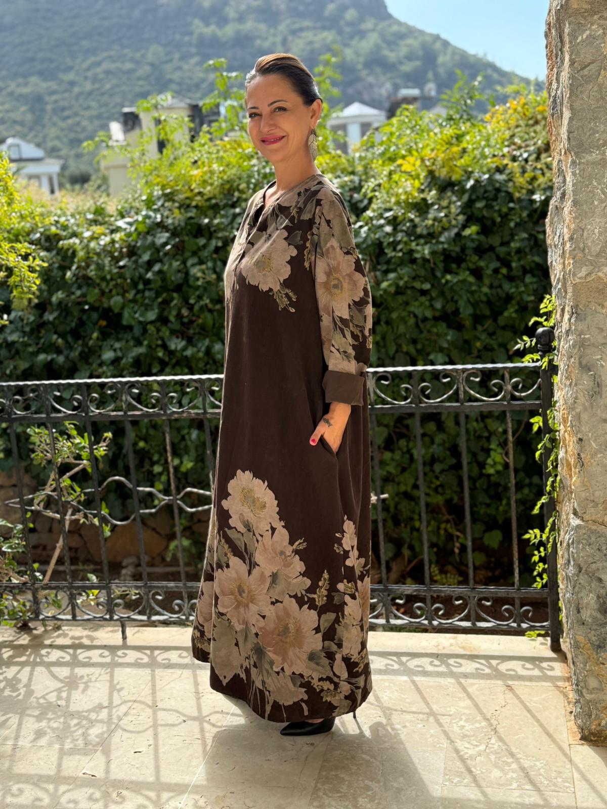 YG10392 Çiçek Desen İtalyan Kadife Elbise Kahverengi