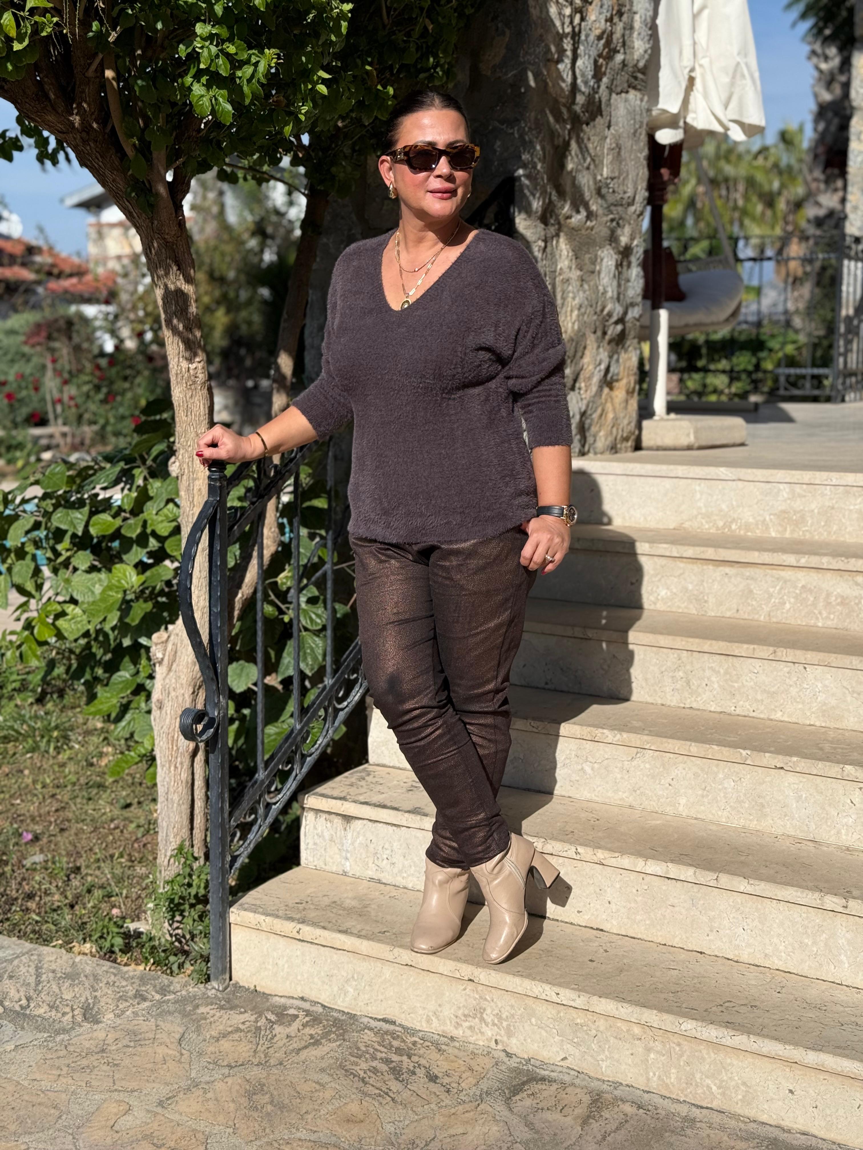 YG24029 İtalyan V Yaka Peluş Angora Kazak Kahverengi