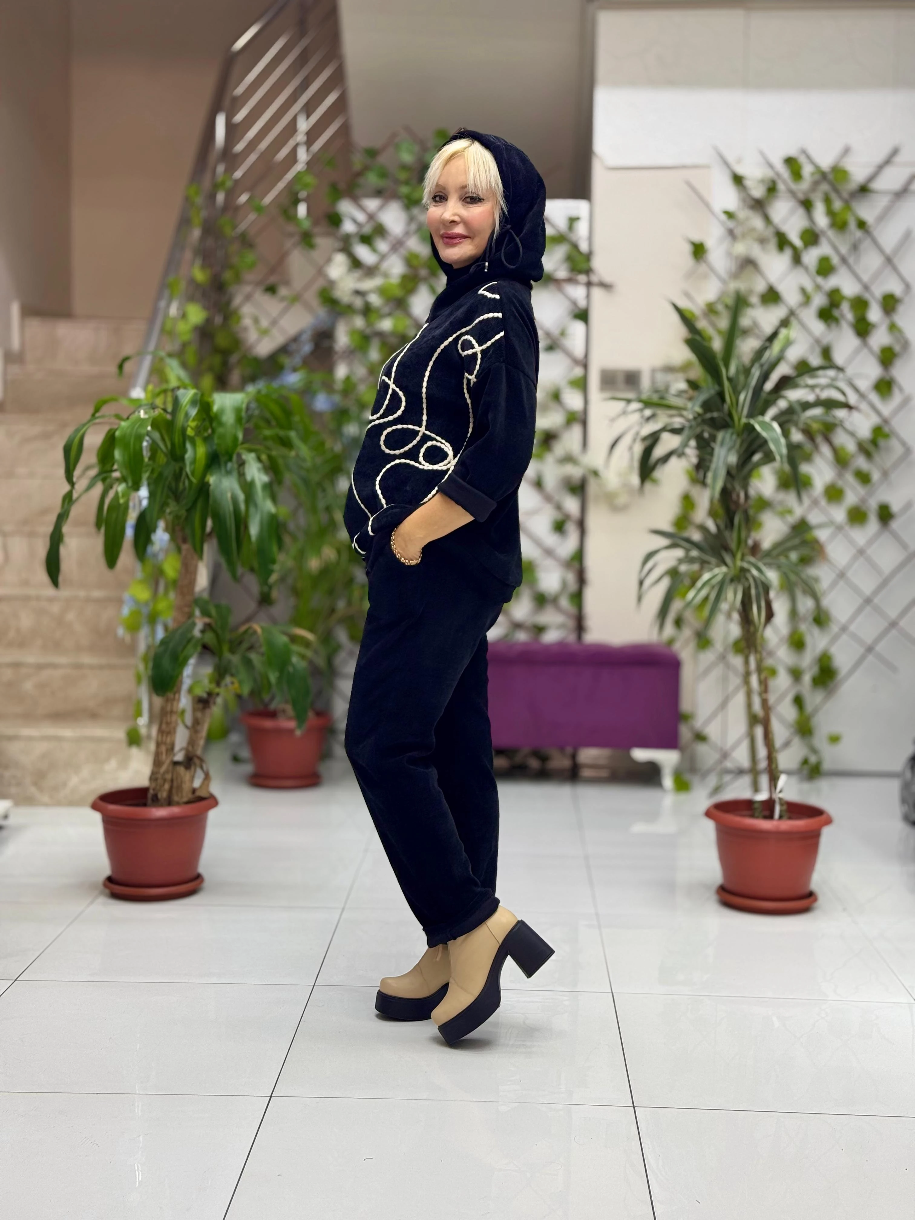 NC15531 İp Desenli Degaje Yaka İtalyan Kadife Takım Siyah