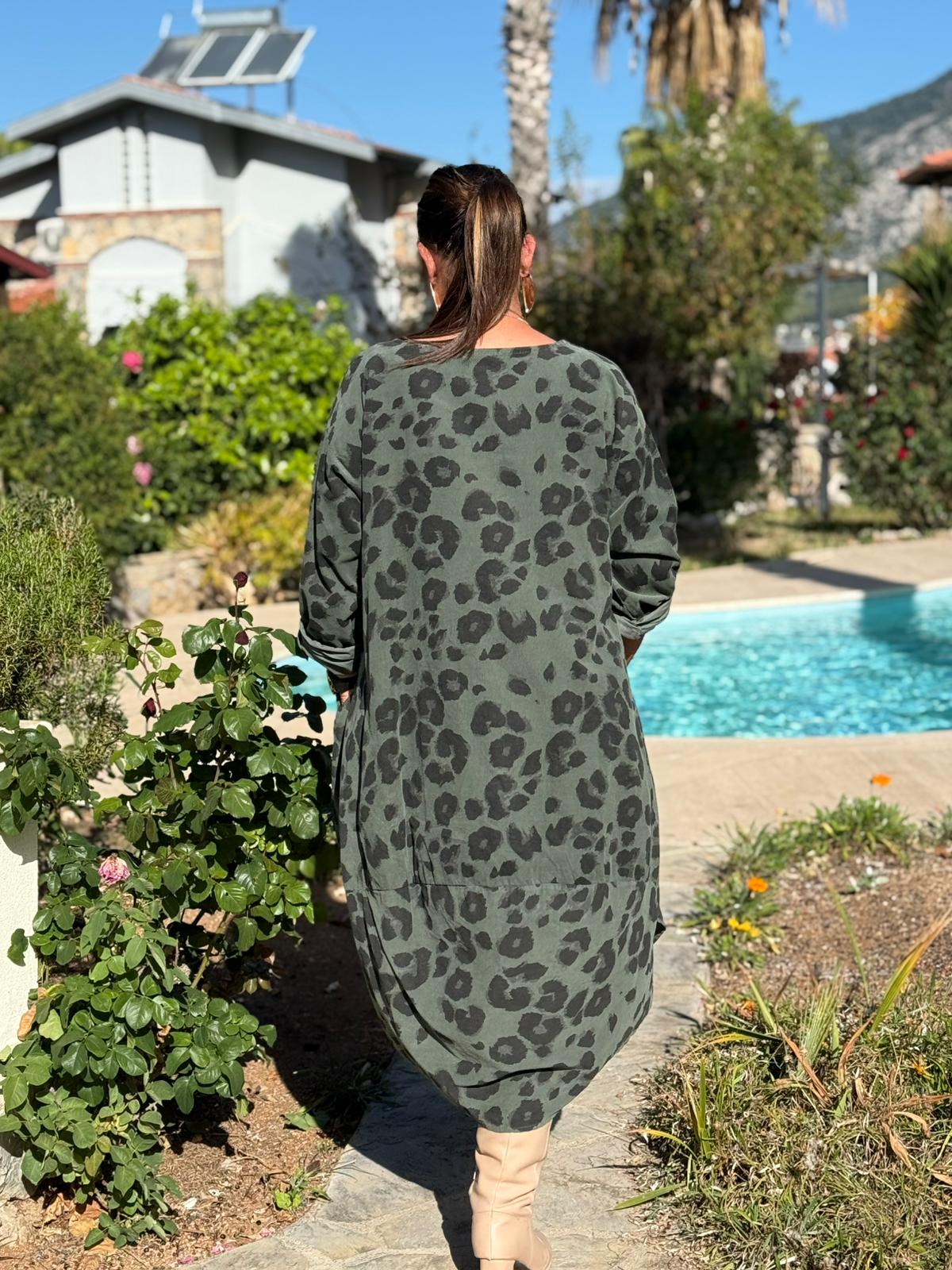 YG12231 Leopar Desenli İtalyan Kadife Elbise Haki