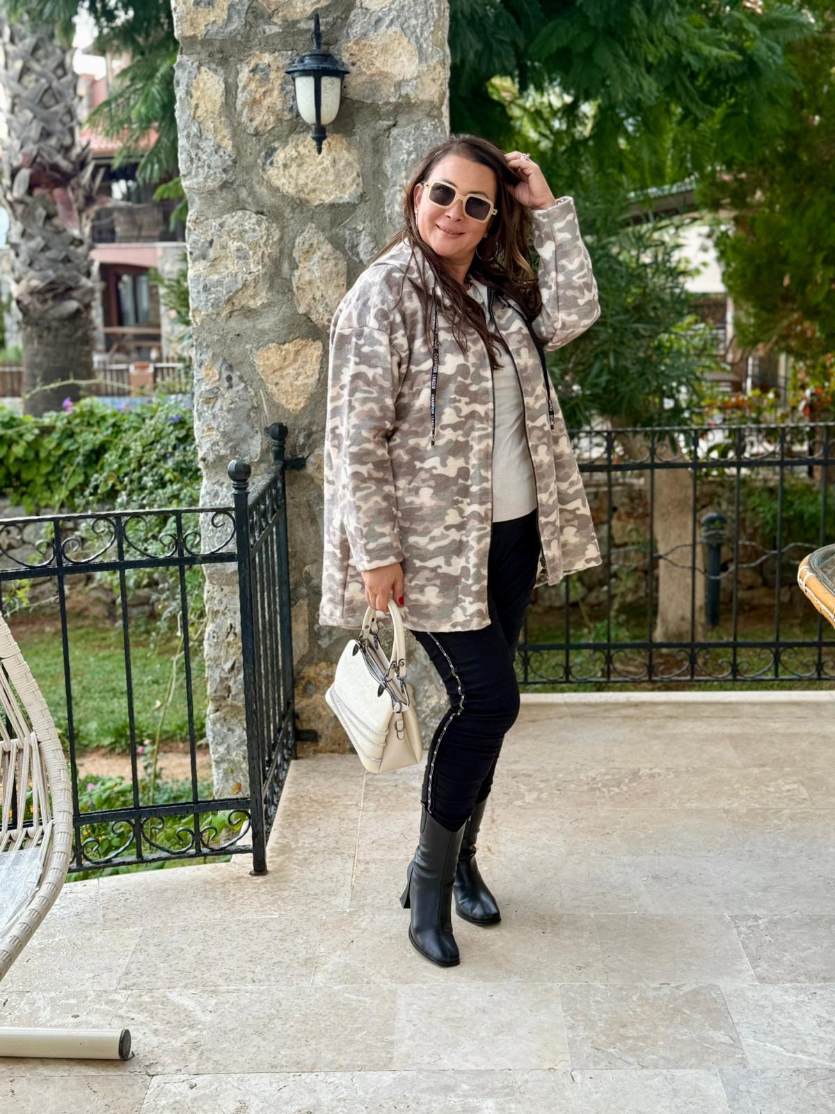 YG10926 Kapişonlu Fermuarlı Kamuflaj Desen İtalyan Keçe Kaban