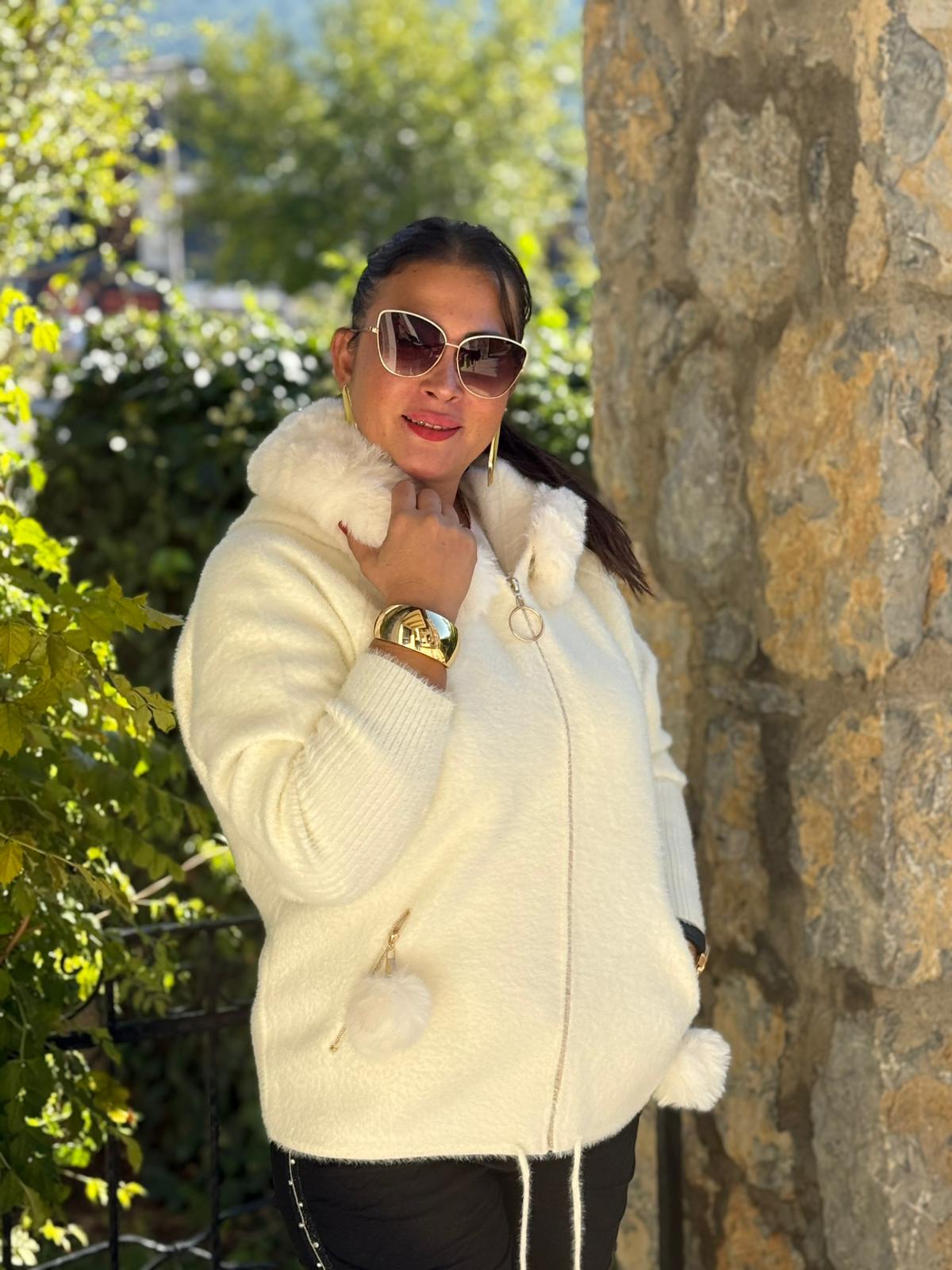 N33035 Abrigo Angora Con Capucha Y Bolsillos Crema