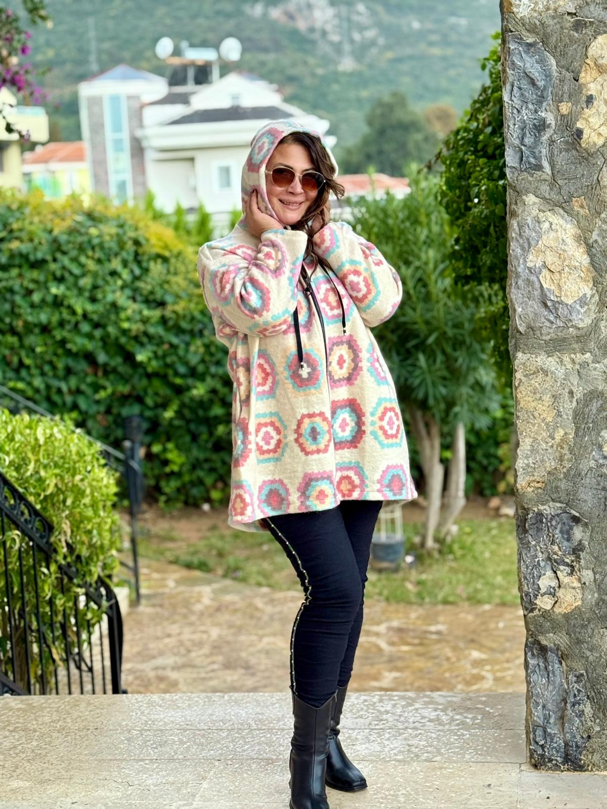 YG10926 Kapişonlu Fermuarlı Kilim Desen İtalyan Keçe Kaban