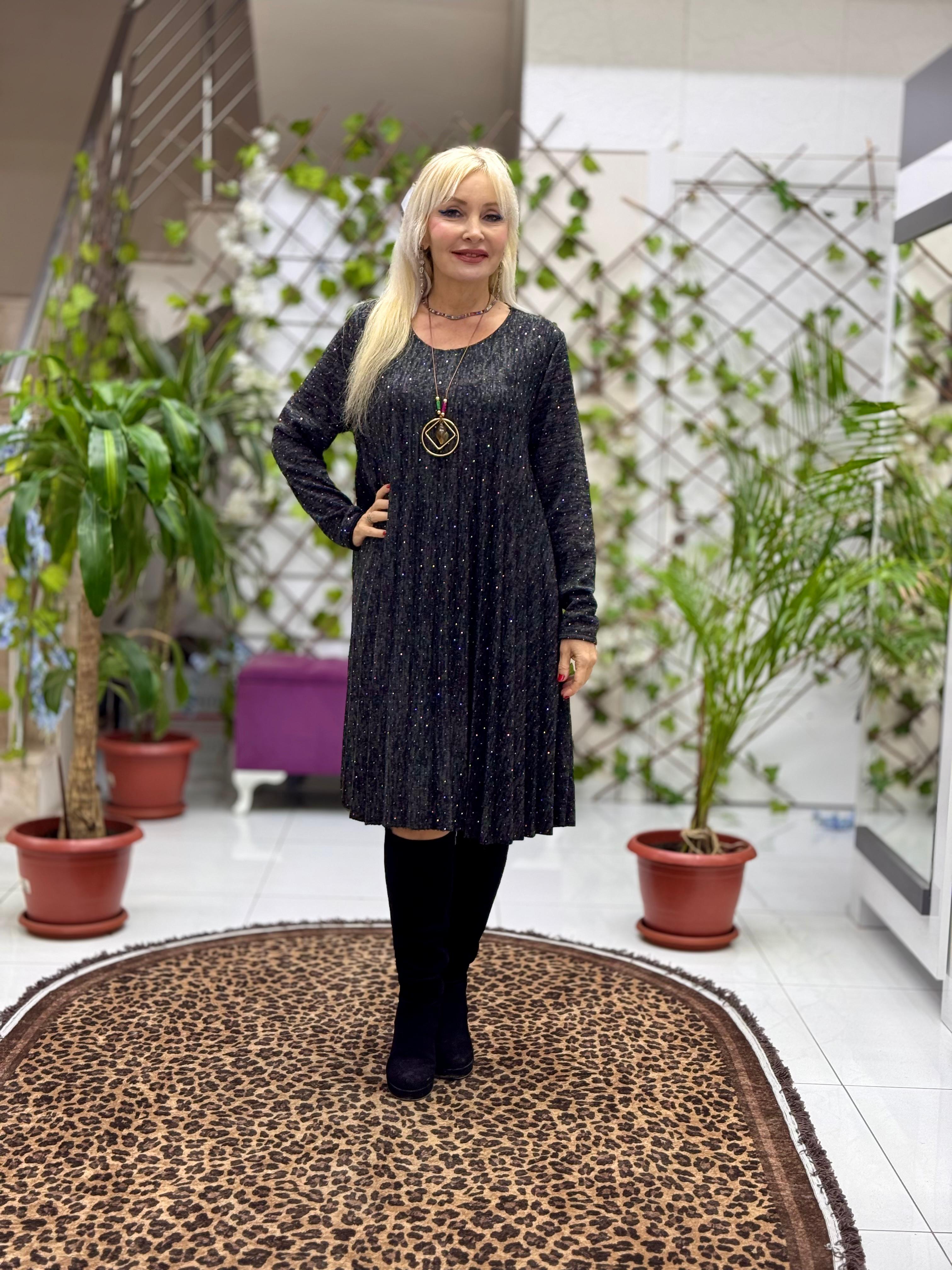 NC21419 Kolyeli Taşlı Pileli İtalyan Triko Elbise Siyah