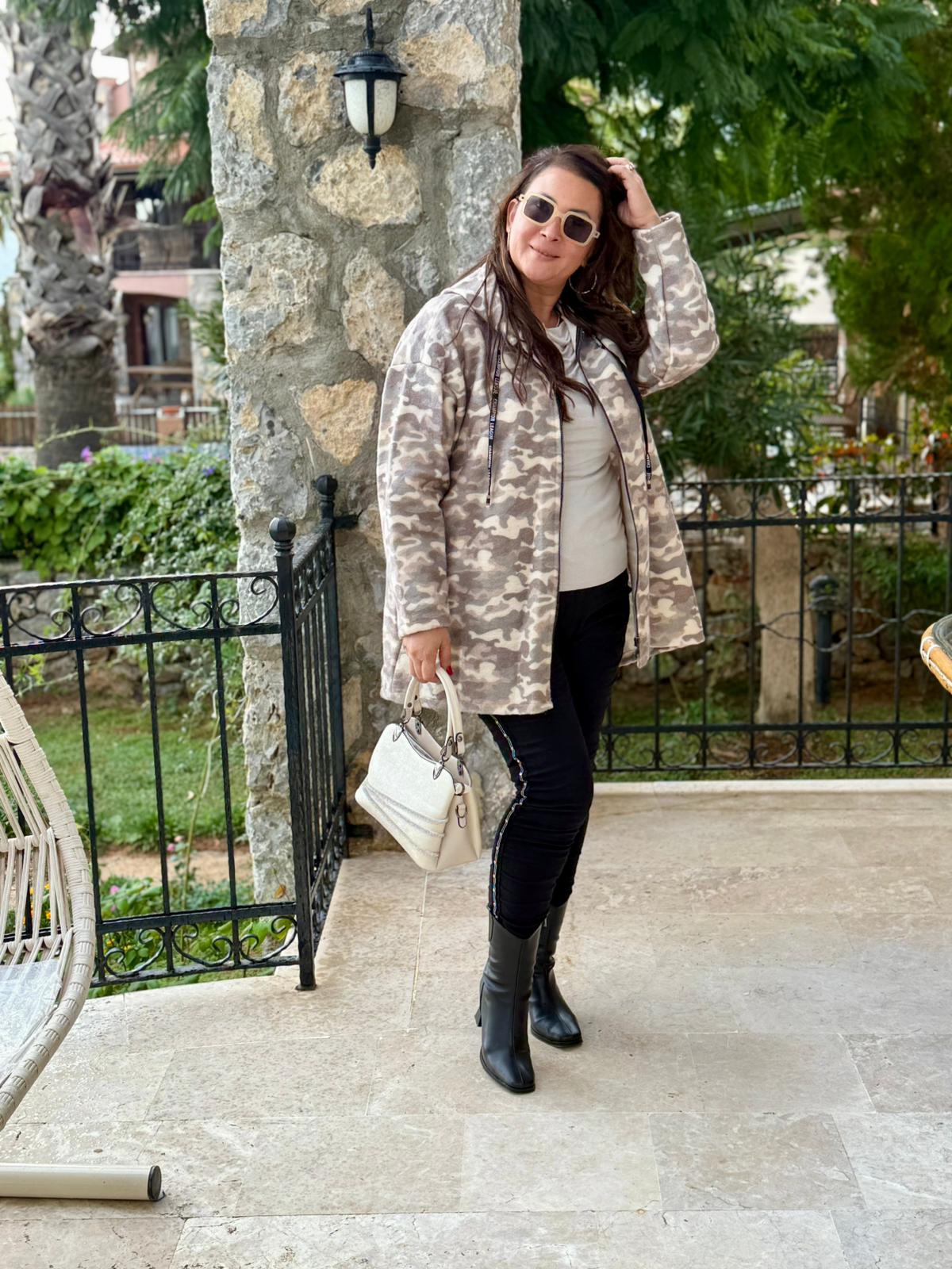 YG10926 Kapişonlu Fermuarlı Kamuflaj Desen İtalyan Keçe Kaban