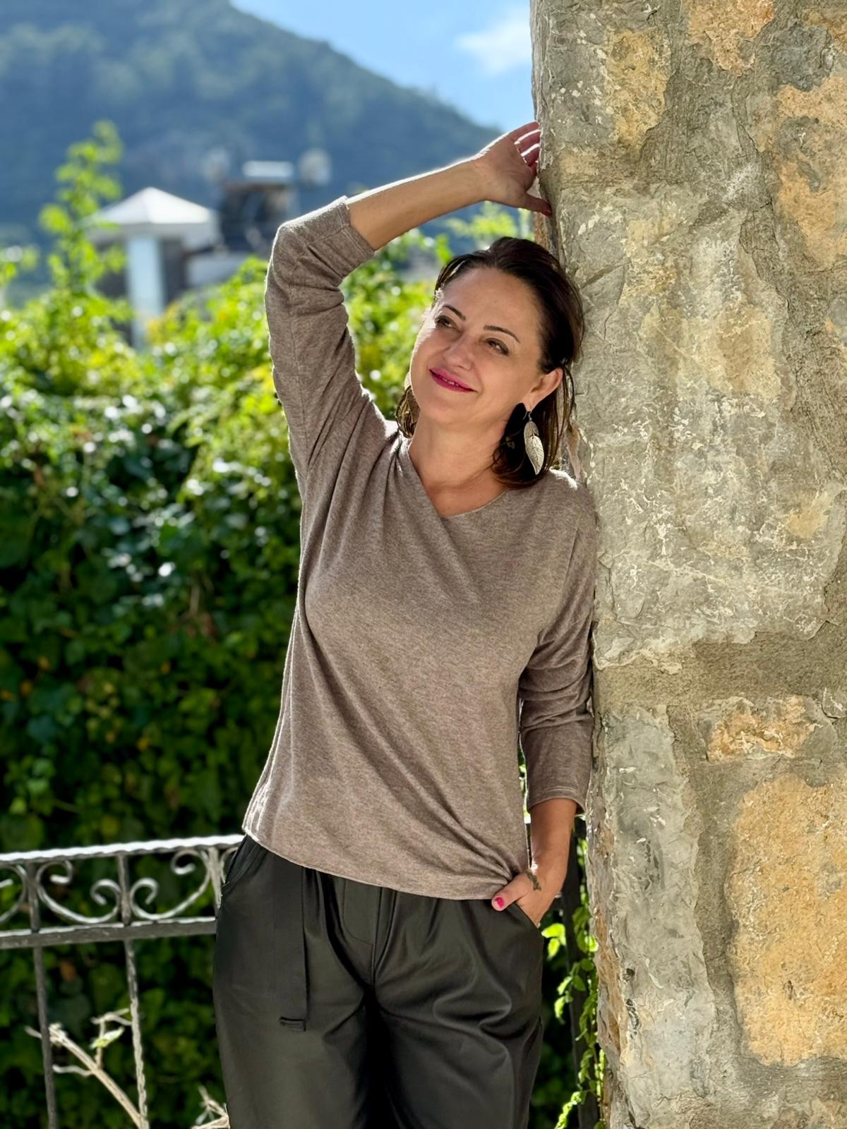 YG5901 İçi Çiçekli V Yaka İtalyan Triko Bluz Vizon