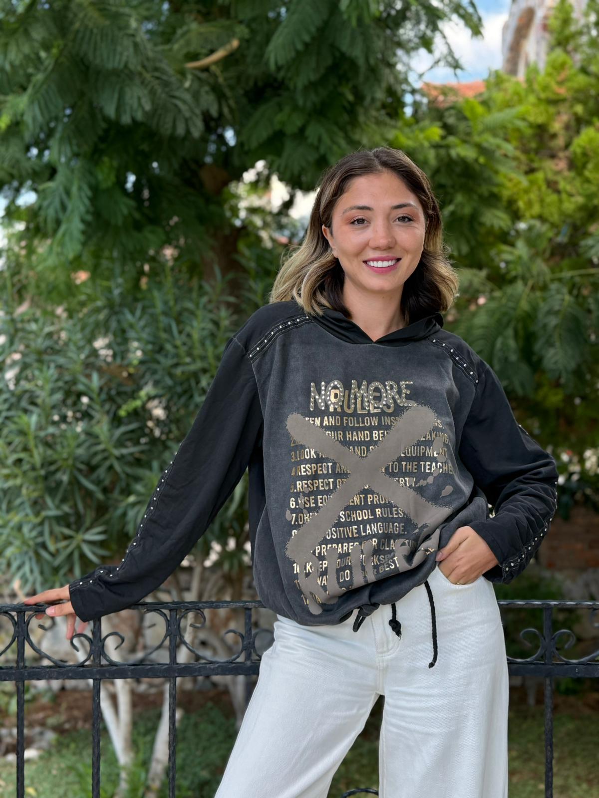 NC59085 İtalyan Yazı Baskılı Kol Zımbalı Kapişonlu Sweatshirt Siyah