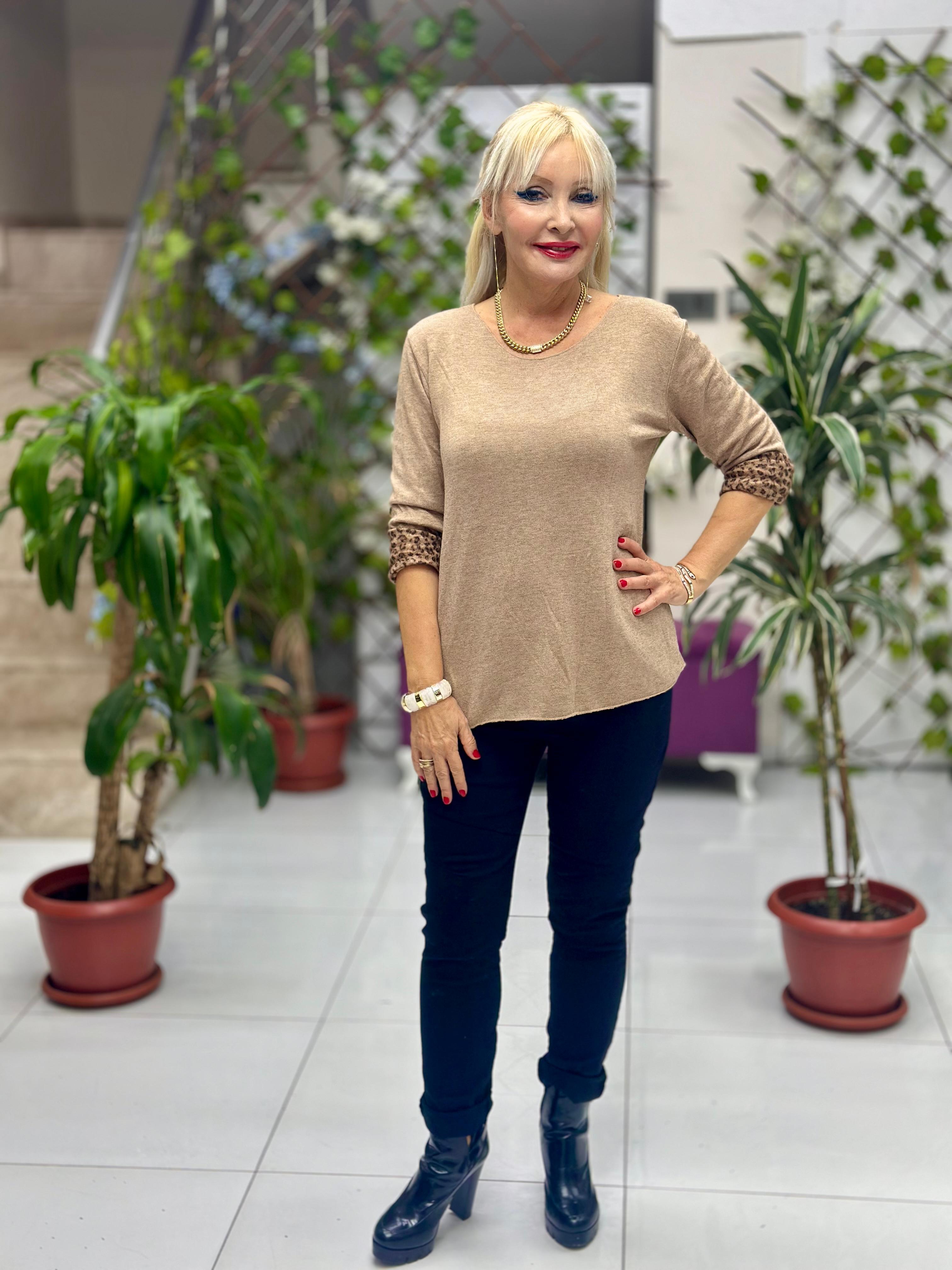 NC1202 İçi Leoparlı Yuvarlak Yaka Triko Küçük Kalıp Bluz Camel