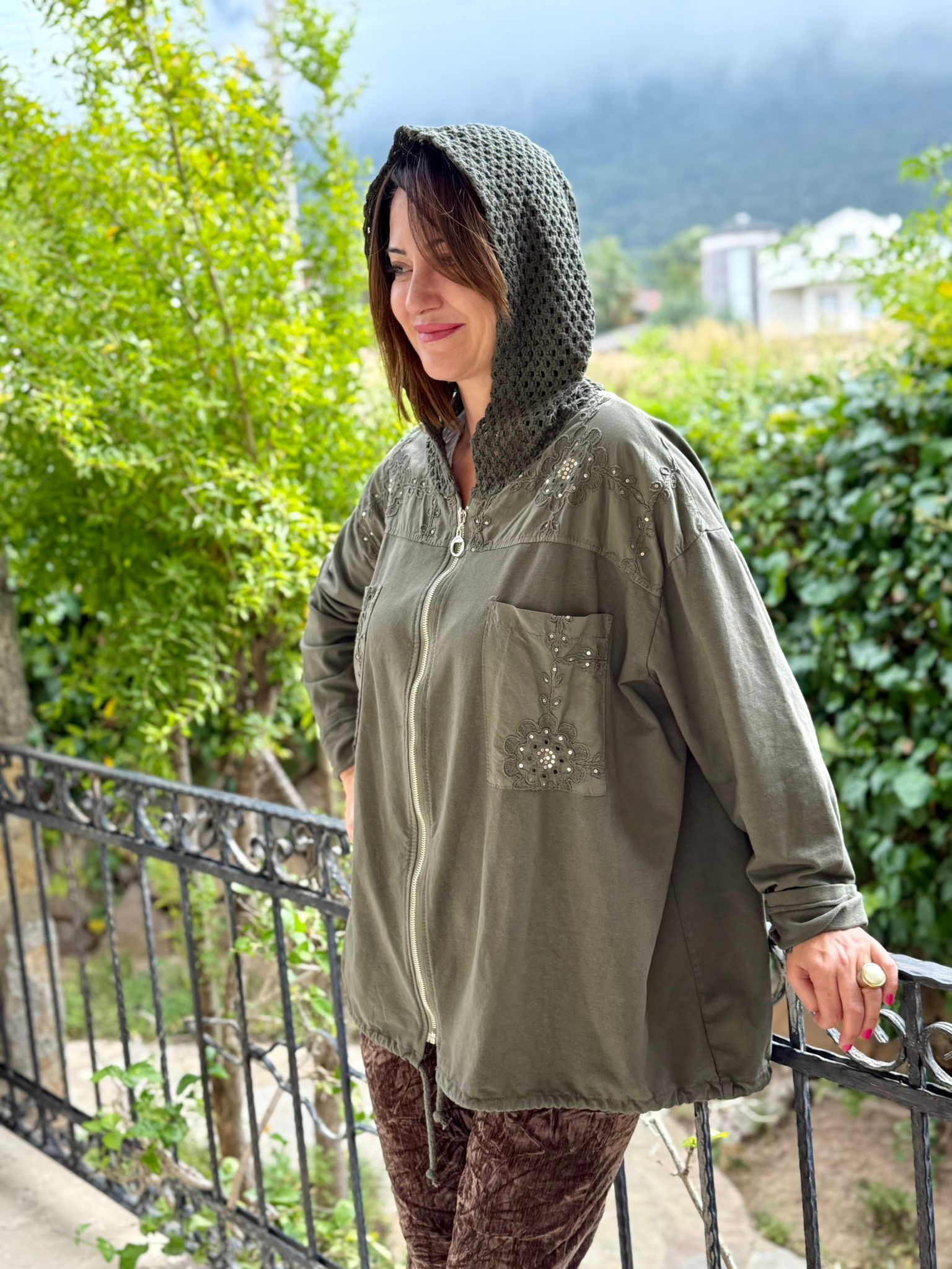 YG11344 Kapişonlu Güpürlü İtalyan Pulpayetli Ceket Haki