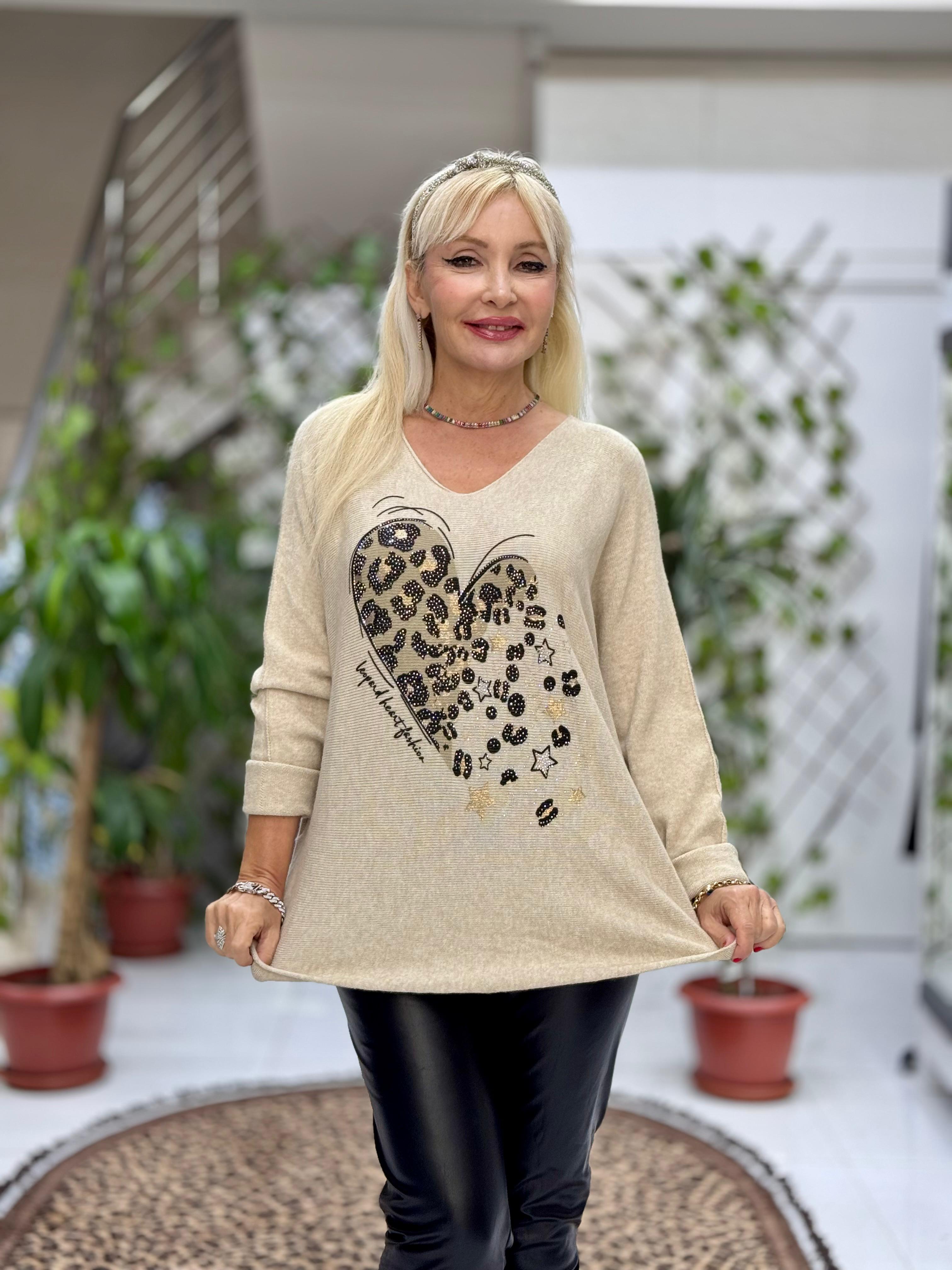 YG8023 Kalp Desenli Taşlı İtalyan Triko Bluz Bej