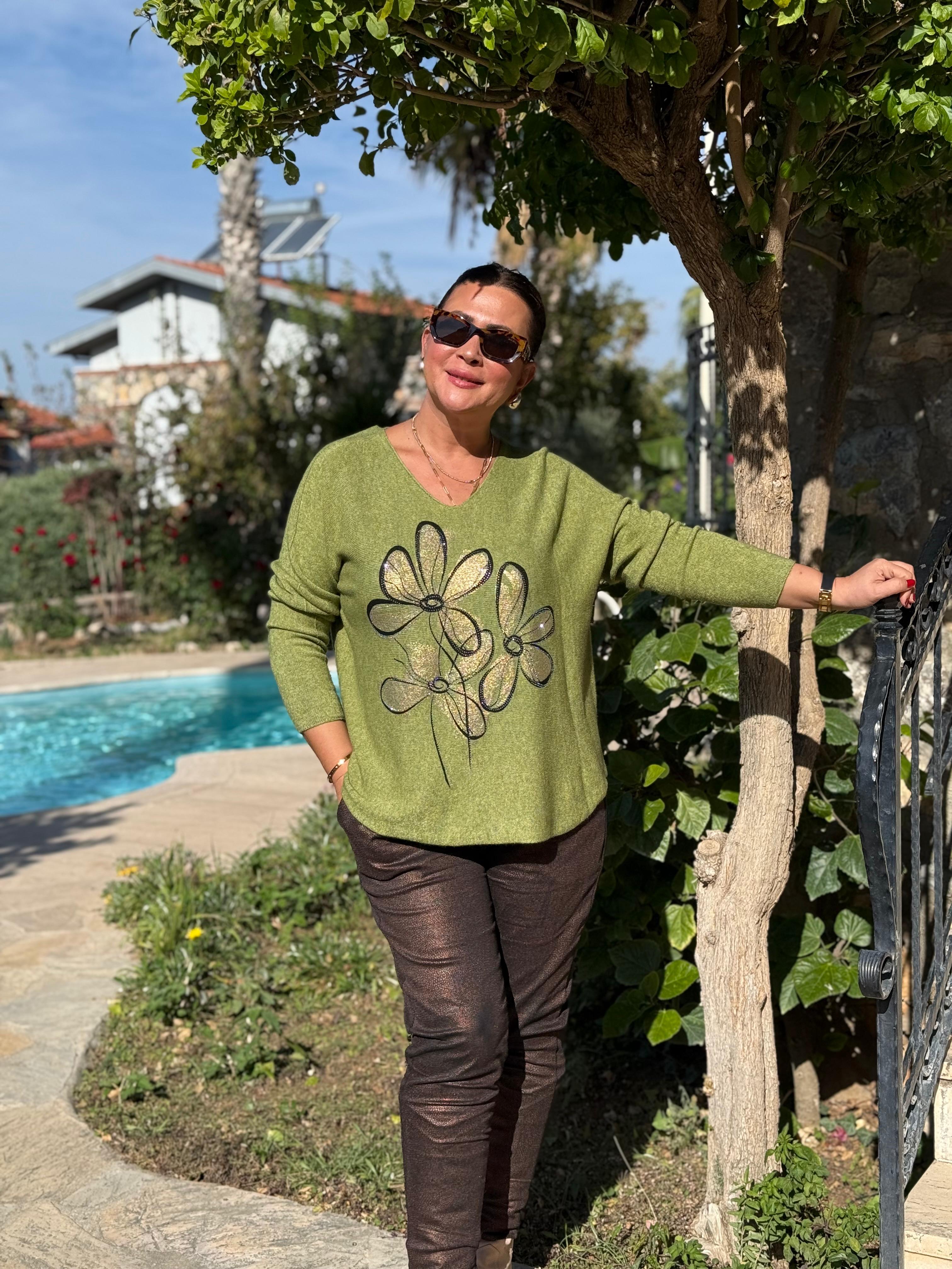 YG8022 Çiçek Desenli Taşlı İtalyan Triko Bluz Fıstık