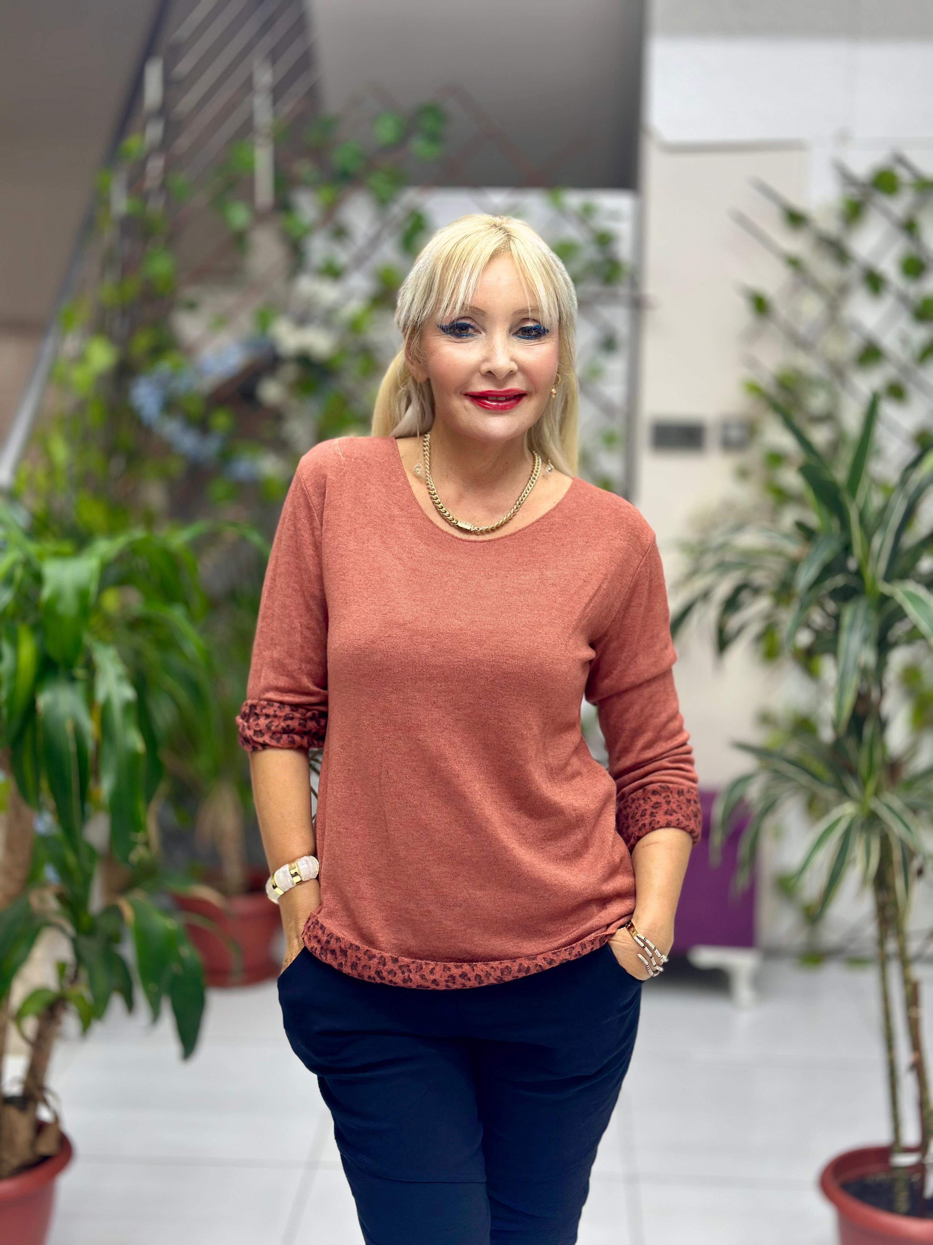 NC1202 İçi Leoparlı Yuvarlak Yaka Triko Küçük Kalıp Bluz Kiremit