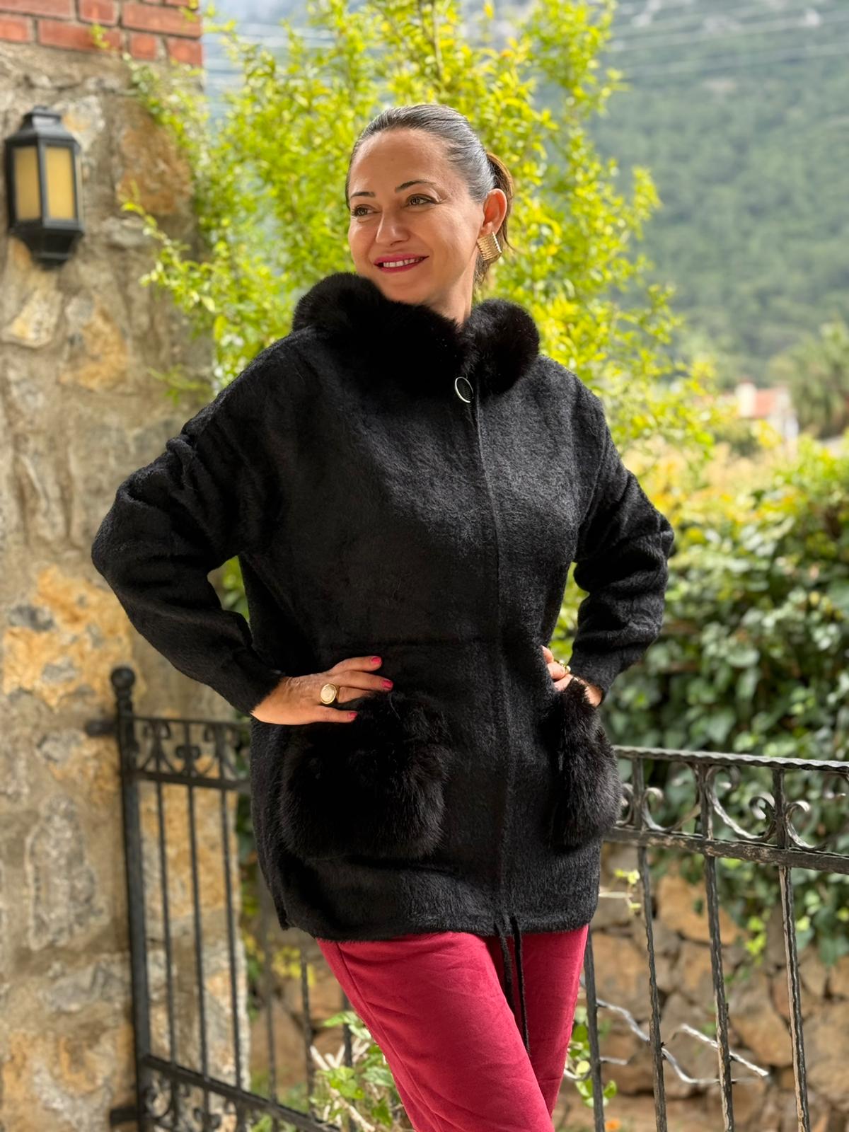 N33035 Abrigo Angora Con Capucha Y Bolsillos Crema