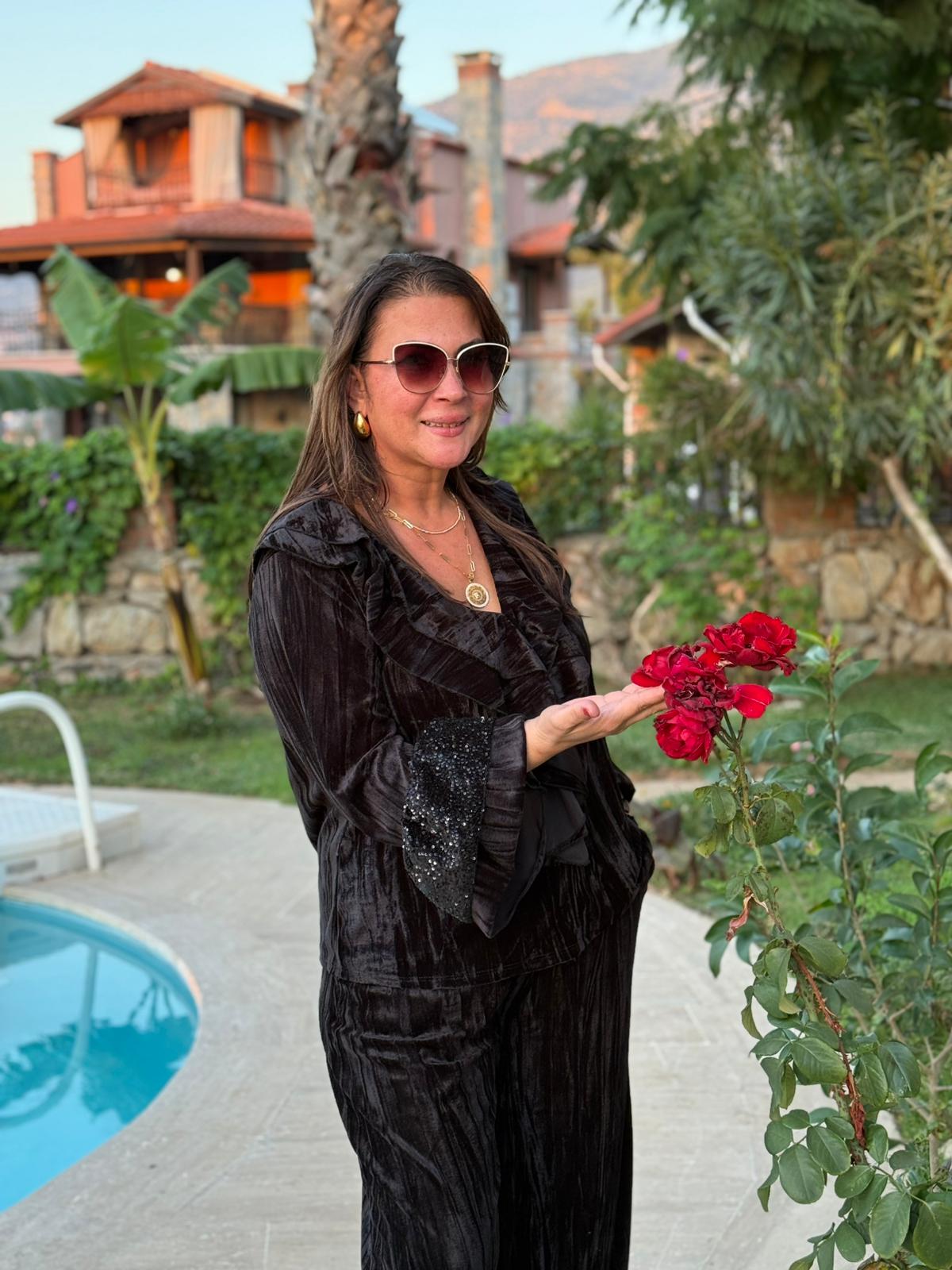 NC7930 İspanyol Model Kolları Pulpayetli İtalyan Kadife Takım Siyah