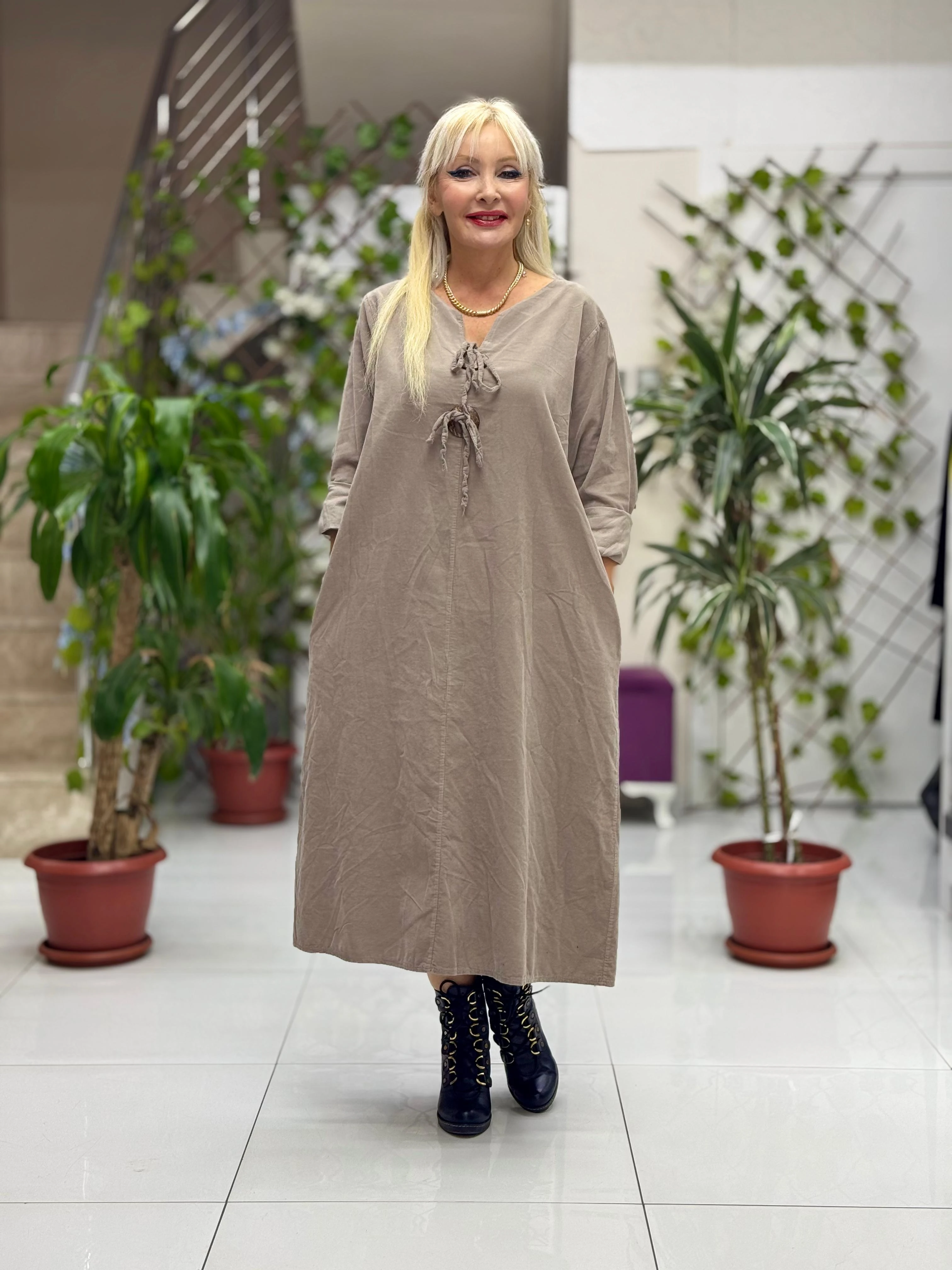 NC24202 Düğmeli İtalyan Kadife Elbise Vizon