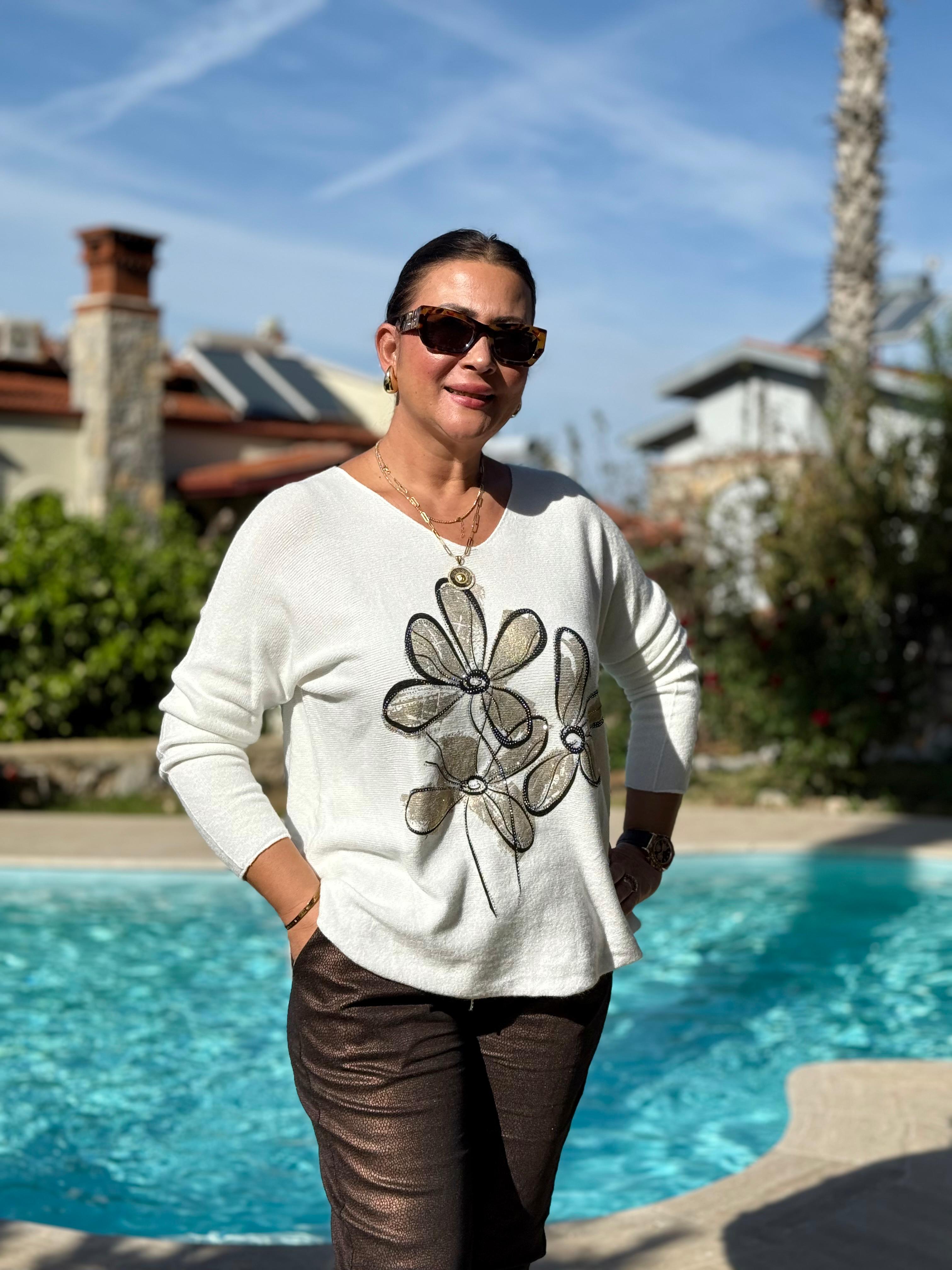 YG8022 Çiçek Desenli Taşlı İtalyan Triko Bluz Beyaz